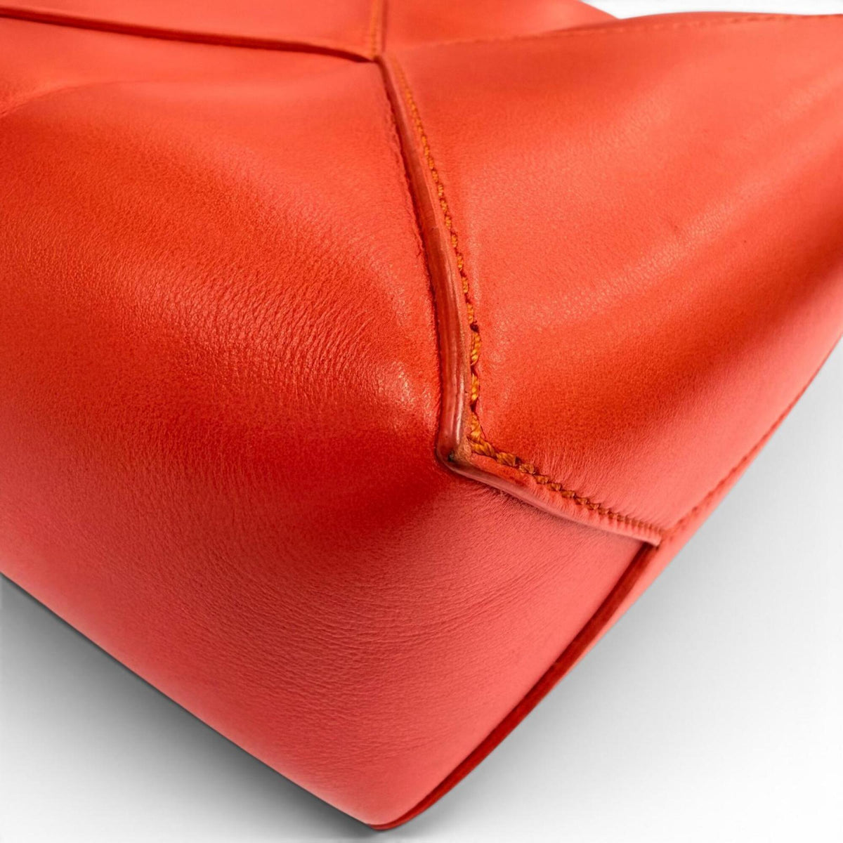 Loewe Red Color Leather Handbag Shoulder Bag (Pre-Owned)