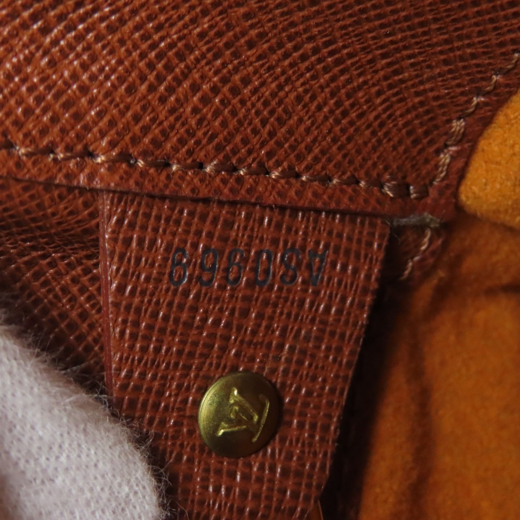 Louis Vuitton Brown Monogram Monogram Shoulder Bag (Pre-Owned)