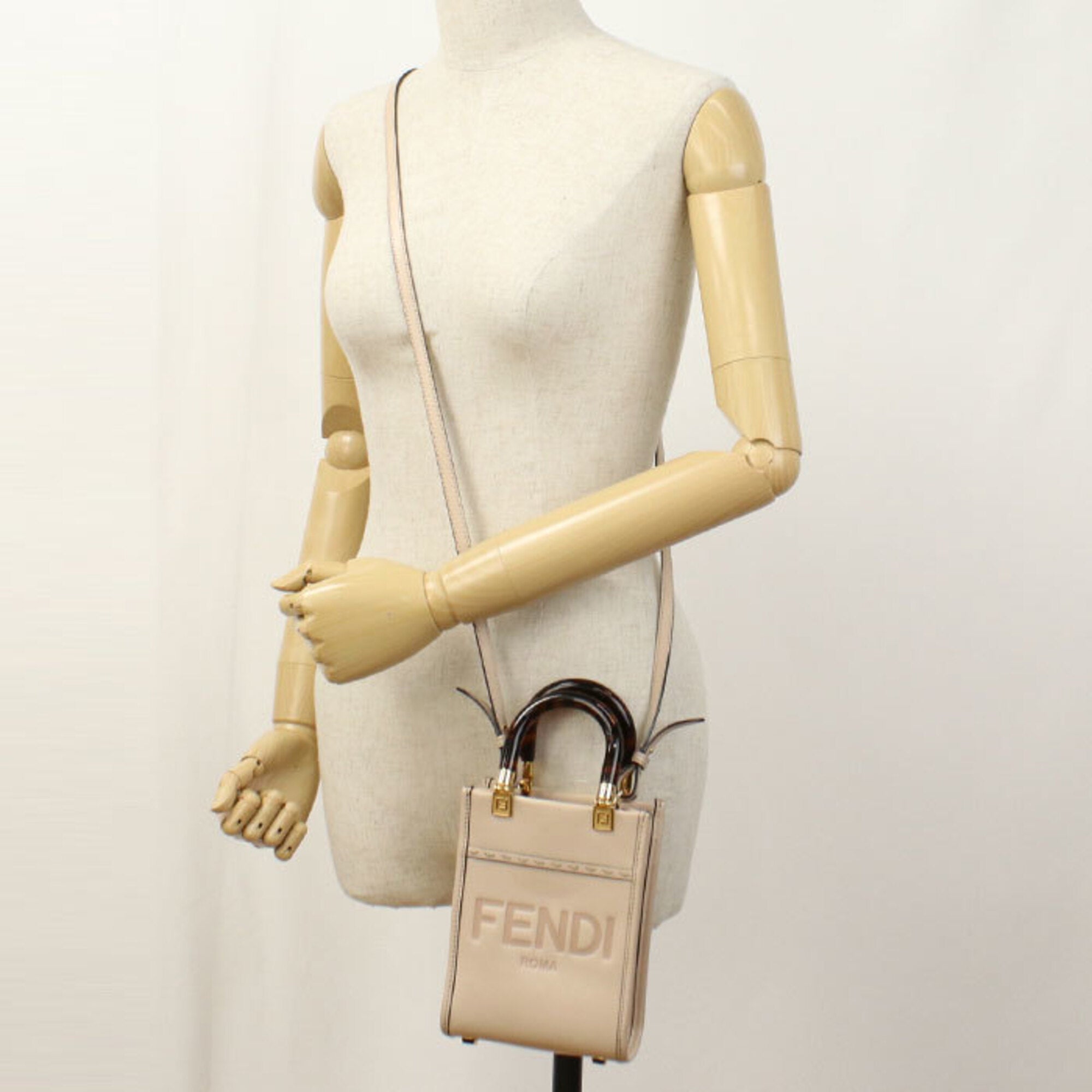 Fendi Beige Leather Handbag (Pre-Owned)