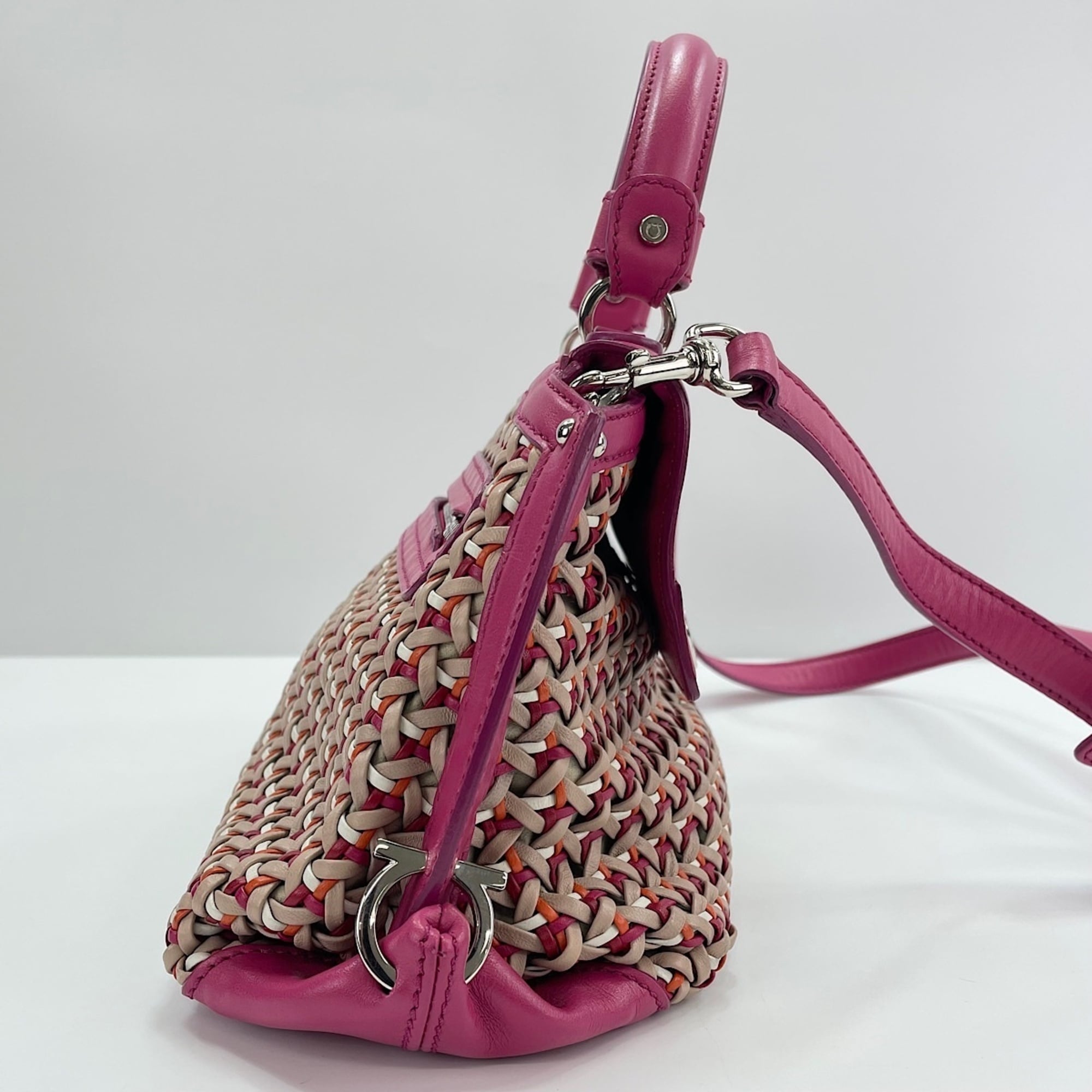 Salvatore Ferragamo Gancini Pink Shoulder Bag (Pre-Owned)