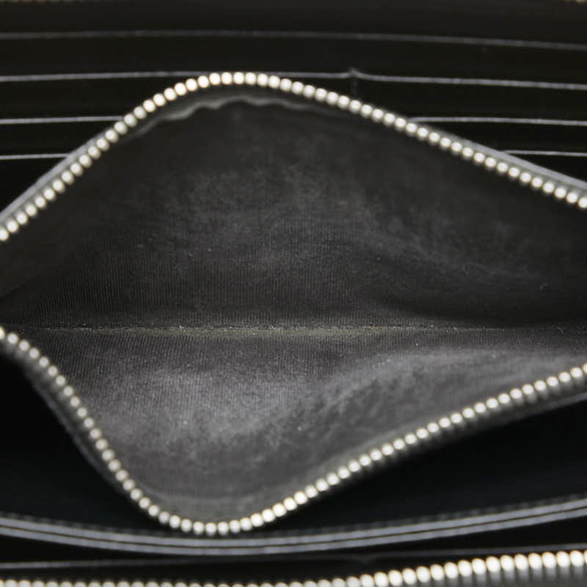 Prada Black Leather Long Wallet (Bi-Fold) (Pre-Owned)