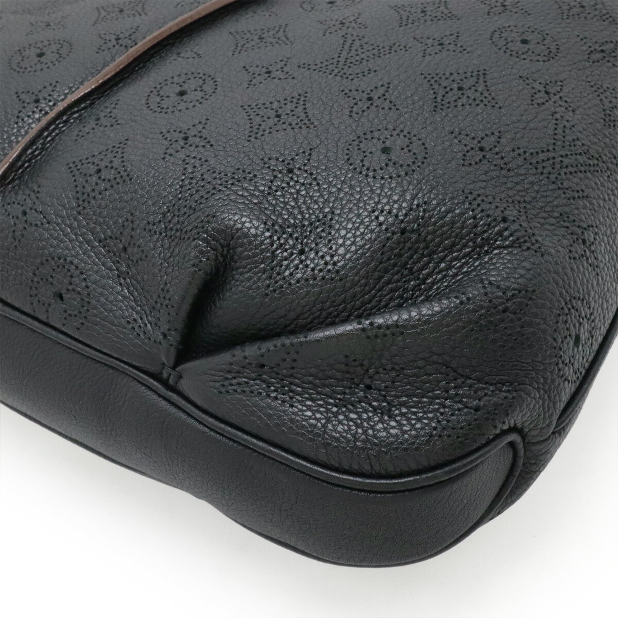 Louis Vuitton Noir Mahina Leather Leather Handbag Pouch Shoulder Bag (Pre-Owned)