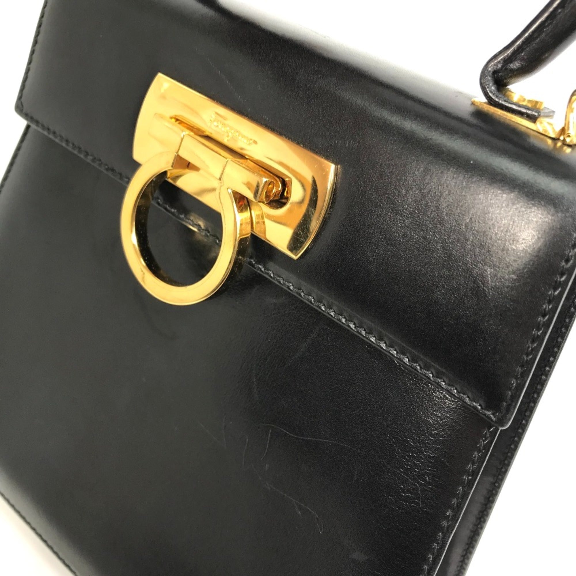 Salvatore Ferragamo Black Leather Shoulder Bag (Pre-Owned)