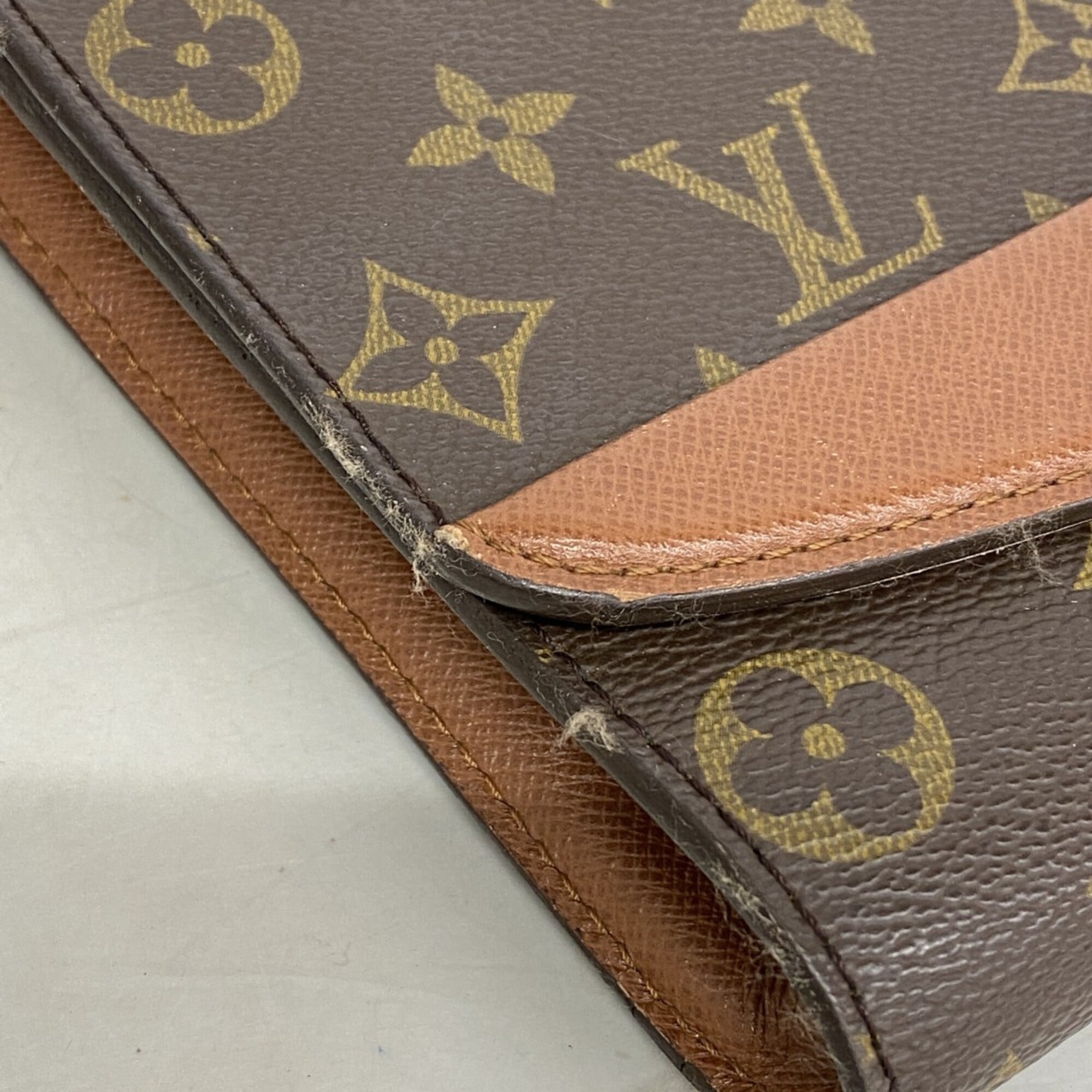 Louis Vuitton Brown Shoulder Bag (Pre-Owned)