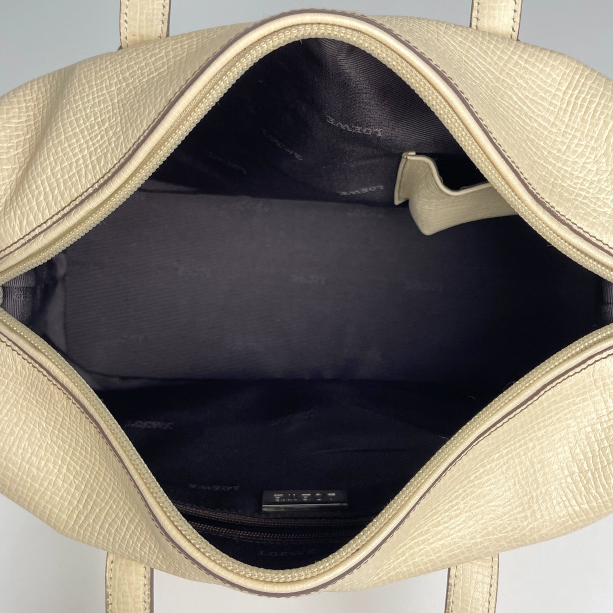 Loewe Light Beige Leather Handbag (Pre-Owned)