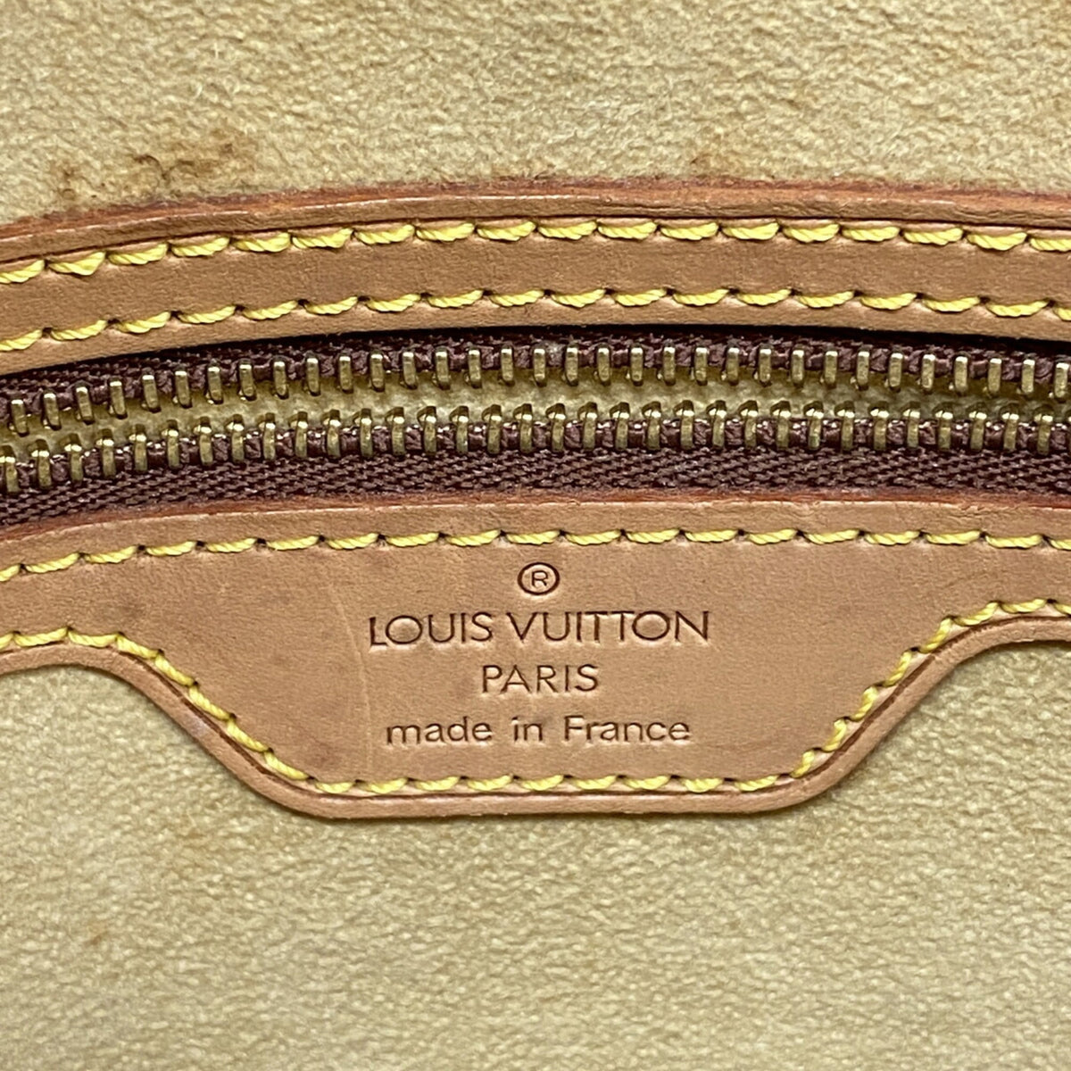 Louis Vuitton Brown Shoulder Bag (Pre-Owned)
