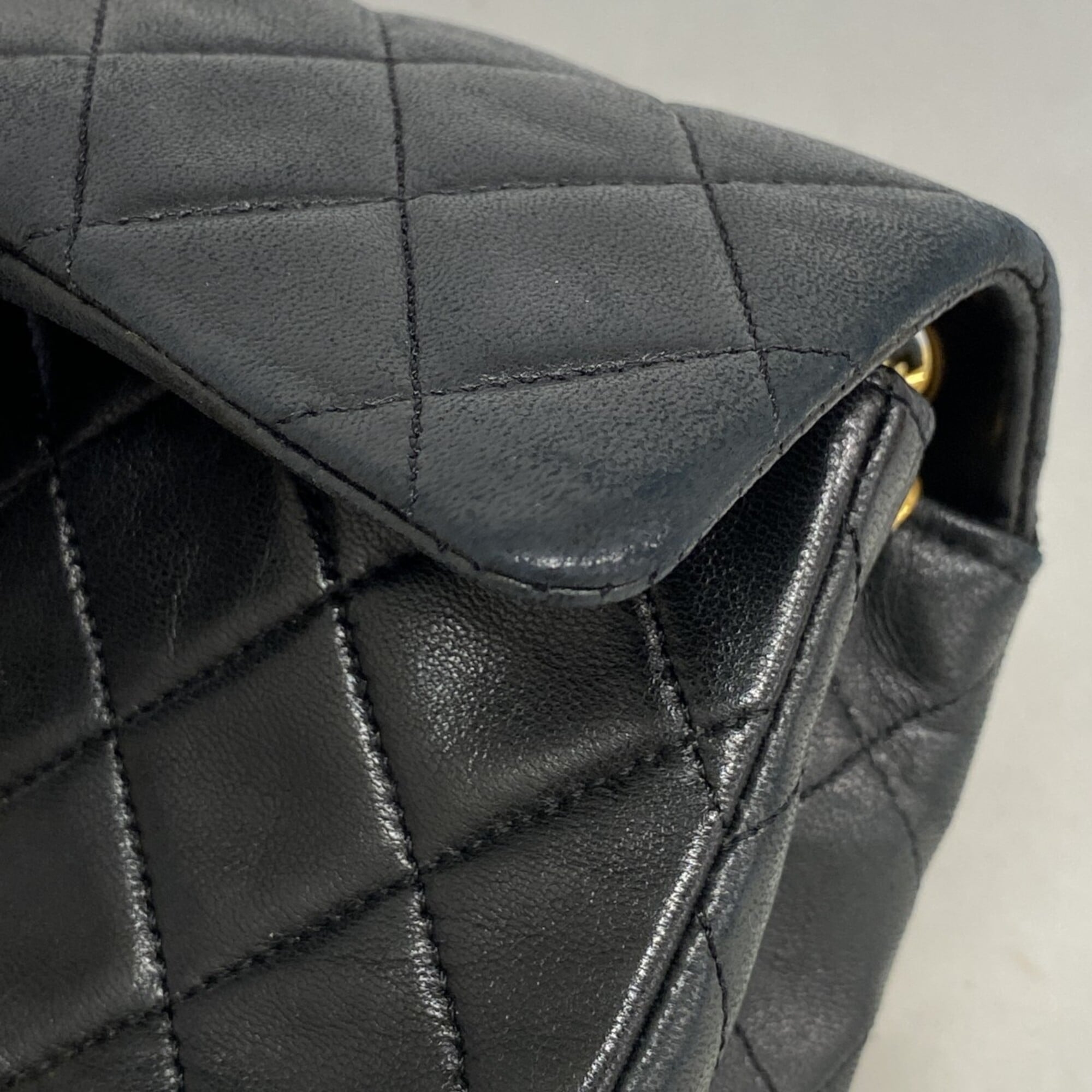 Chanel Black Leather Shoulder Bag (Pre-Owned)