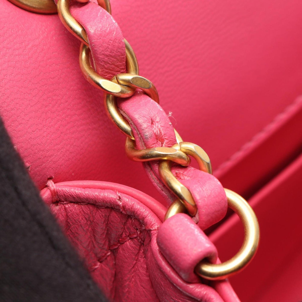 Chanel Pink Leather Handbag Shoulder Bag (Pre-Owned)