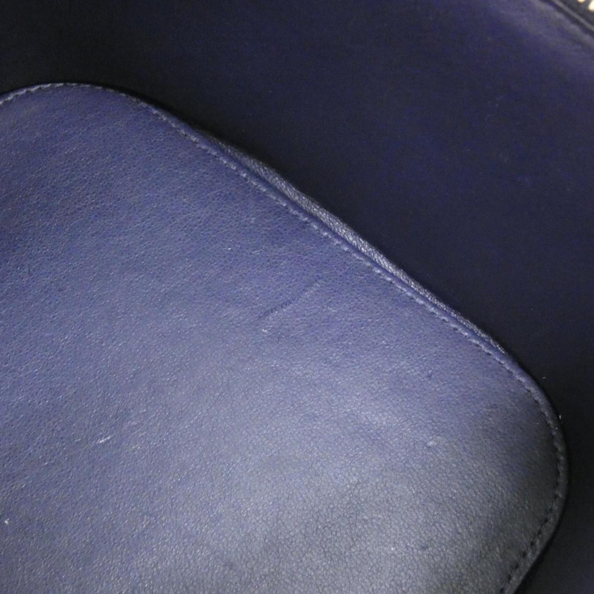 Chanel Navy Leather Handbag (Pre-Owned)