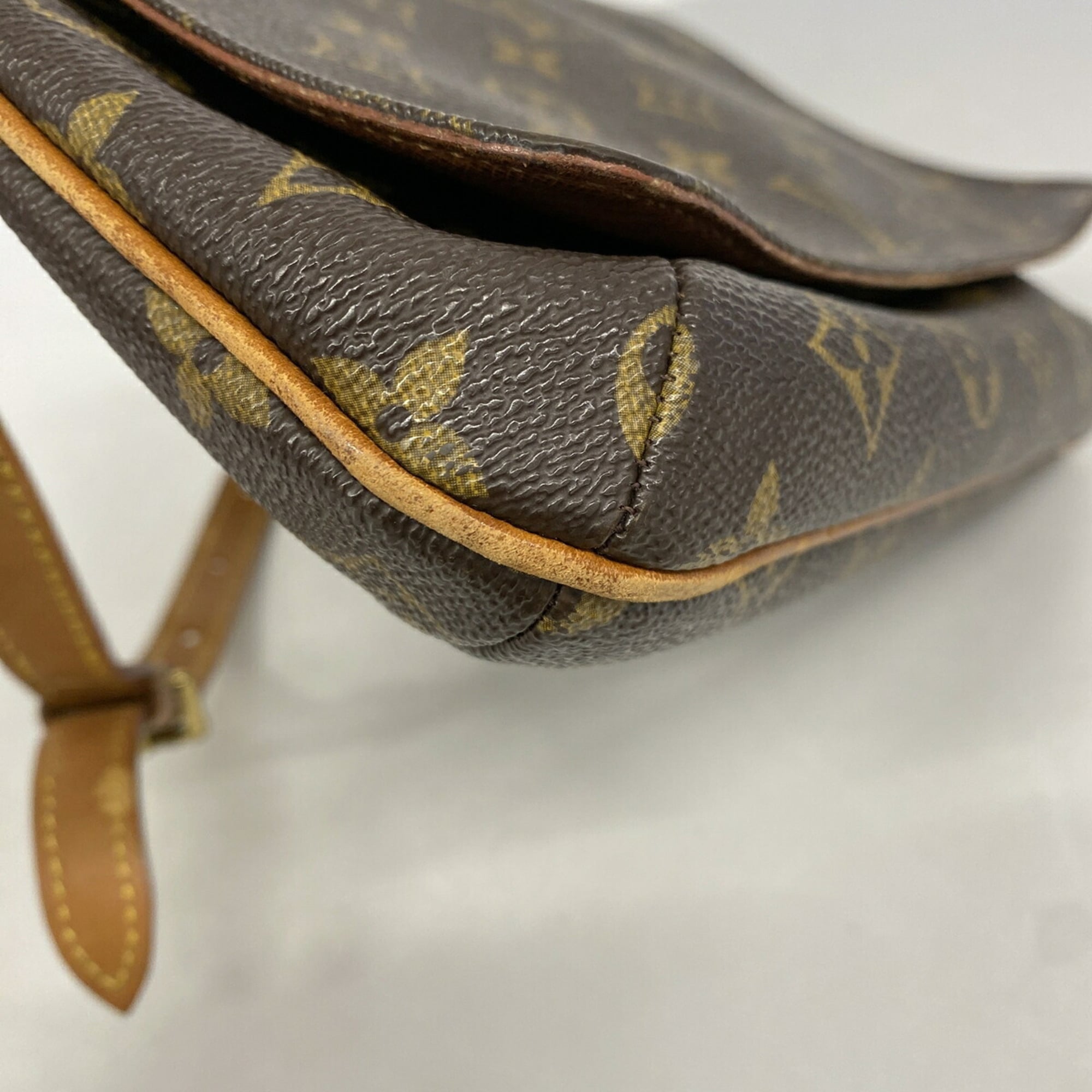 Louis Vuitton Brown Shoulder Bag (Pre-Owned)