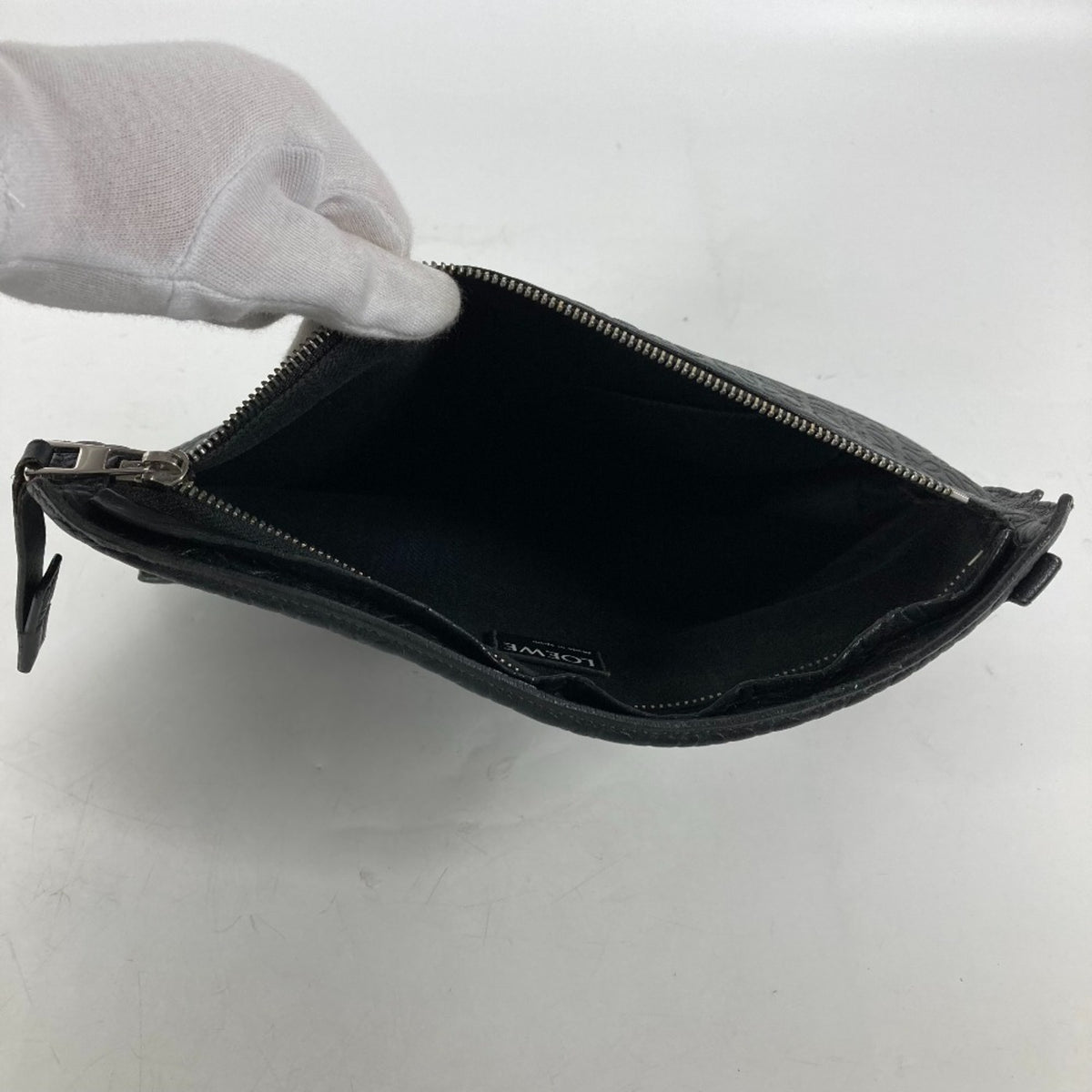 Loewe Black Leather Clutch Bag (Pre-Owned)