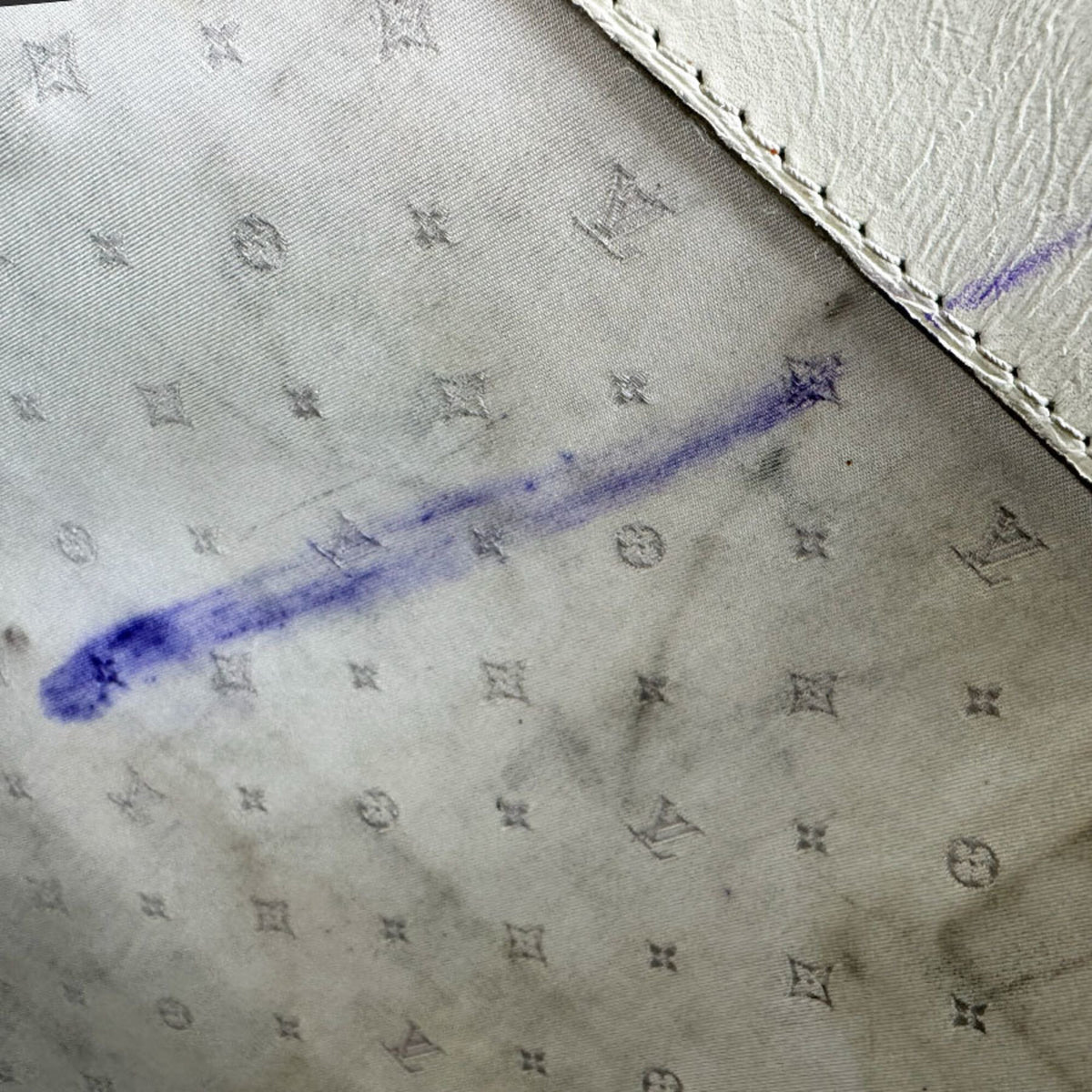 Louis Vuitton Blanc Leather Handbag (Pre-Owned)
