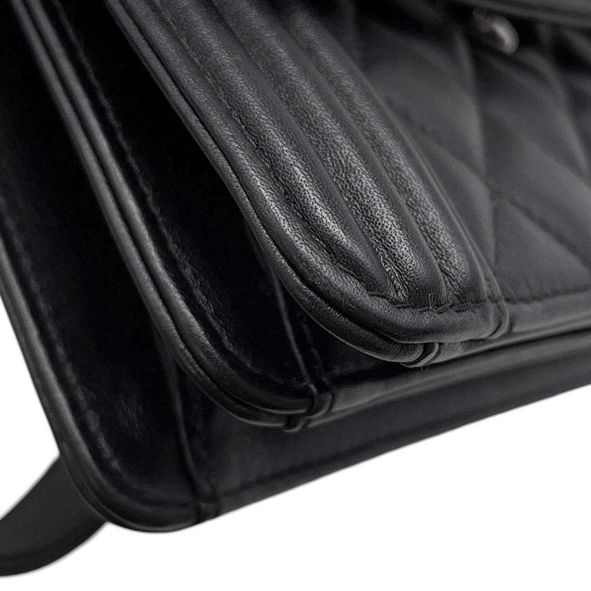 Chanel Boy Chanel Black Leather Handbag Shoulder Bag (Pre-Owned)