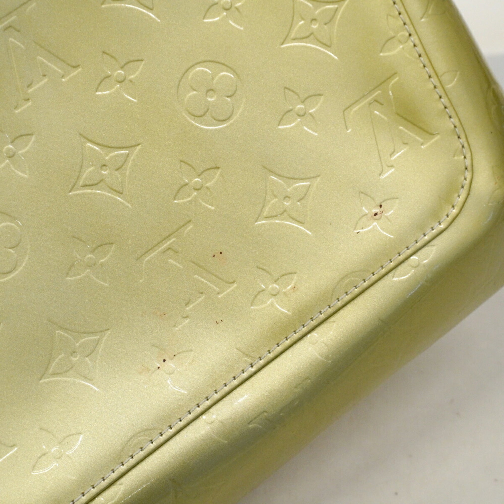 Louis Vuitton Gris Shoulder Bag (Pre-Owned)