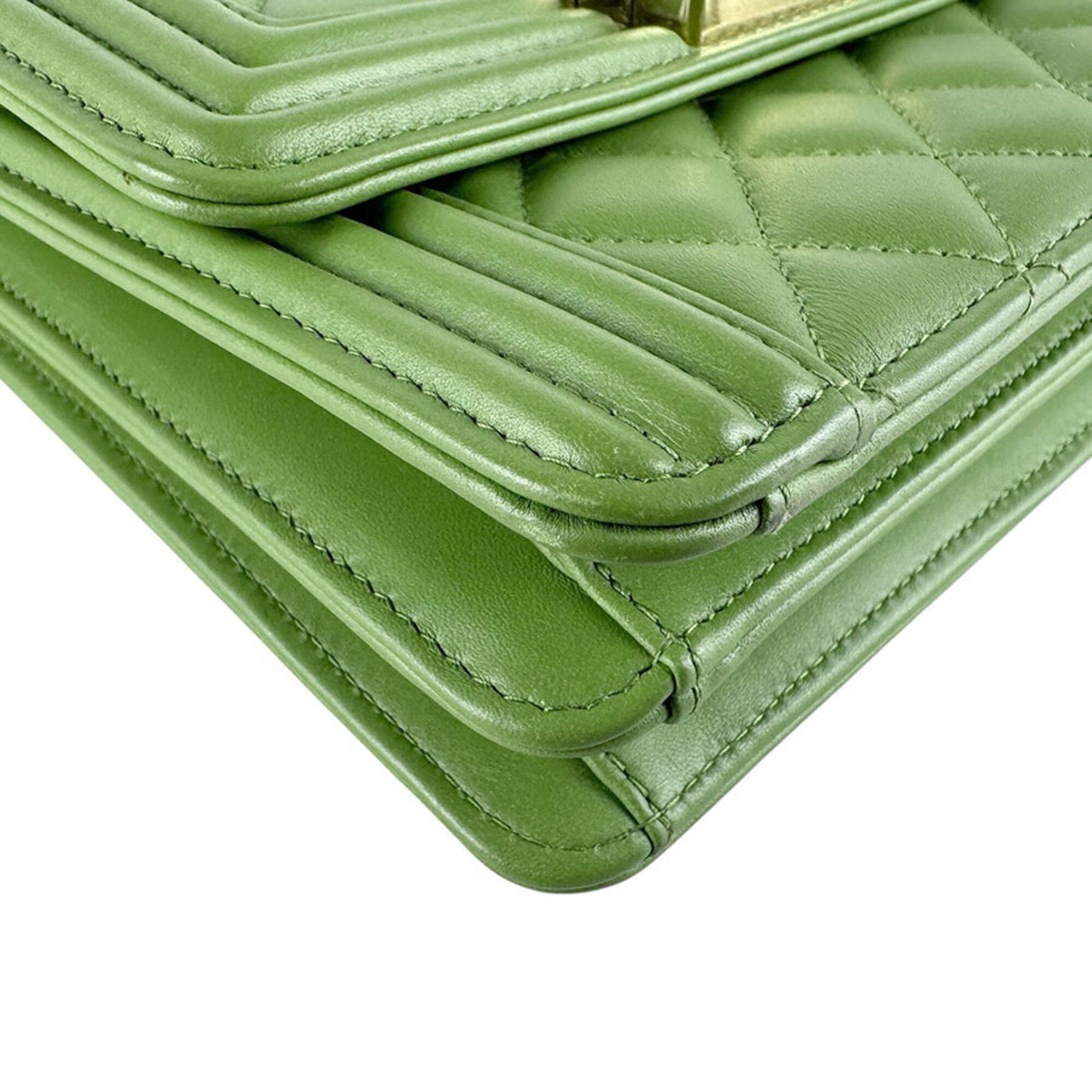 Chanel Green Leather Shoulder Bag (Pre-Owned)