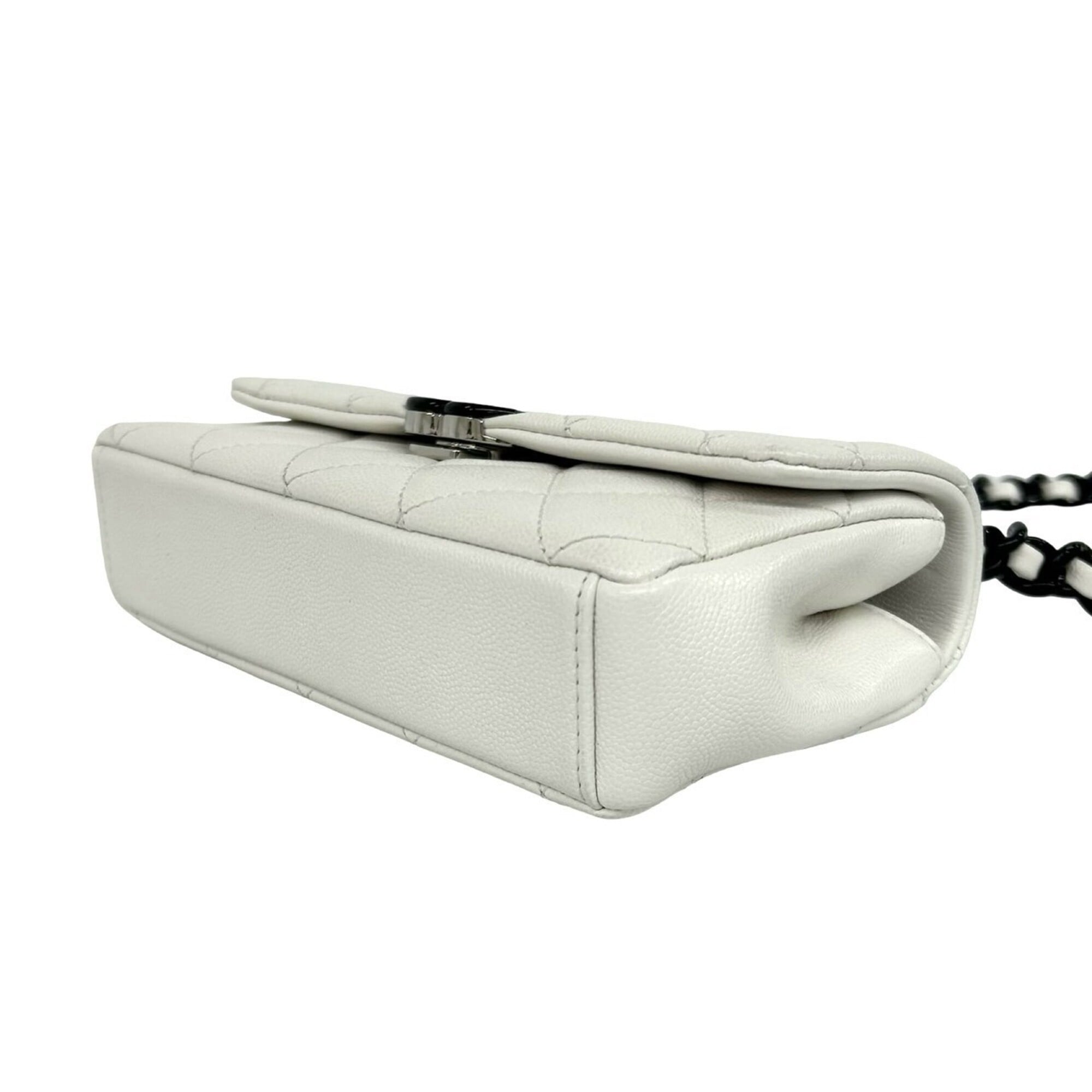 Chanel Black White Grained Calfskin Shoulder Bag (Pre-Owned)