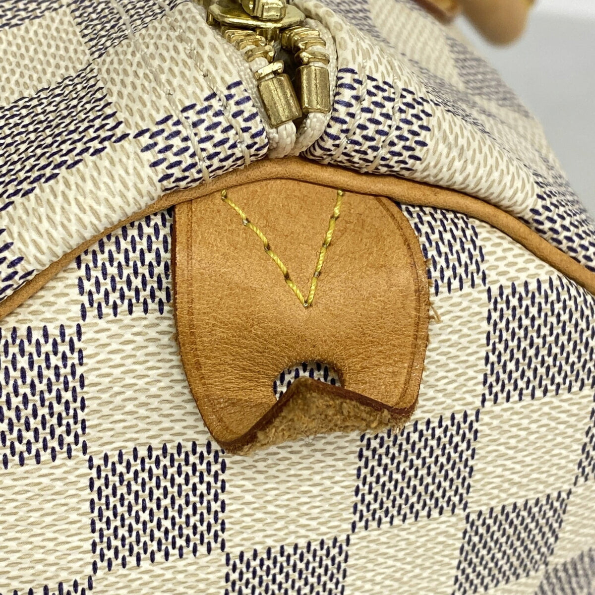 Louis Vuitton White Handbag (Pre-Owned)