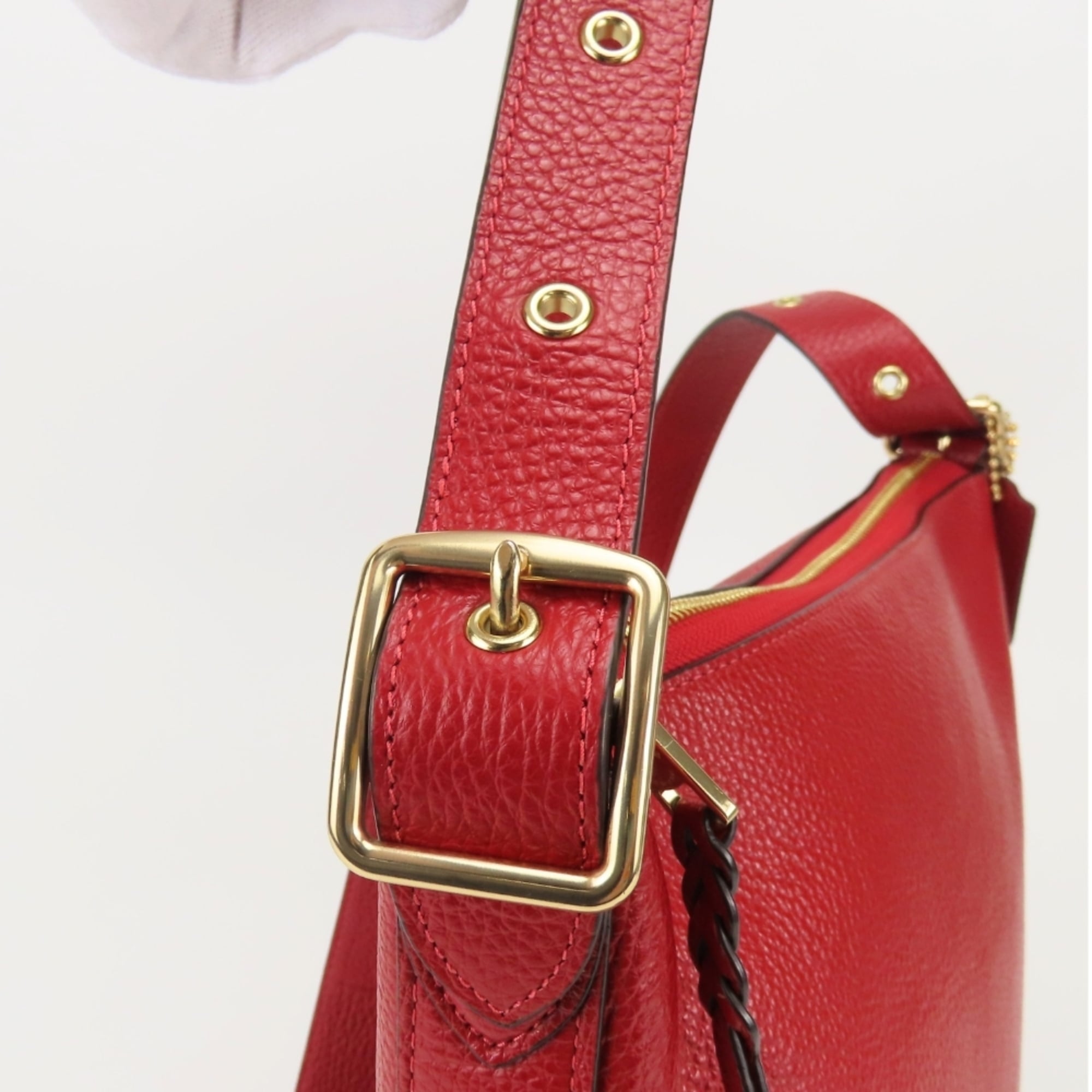 Coach Red Color Leather Shoulder Bag (Pre-Owned)