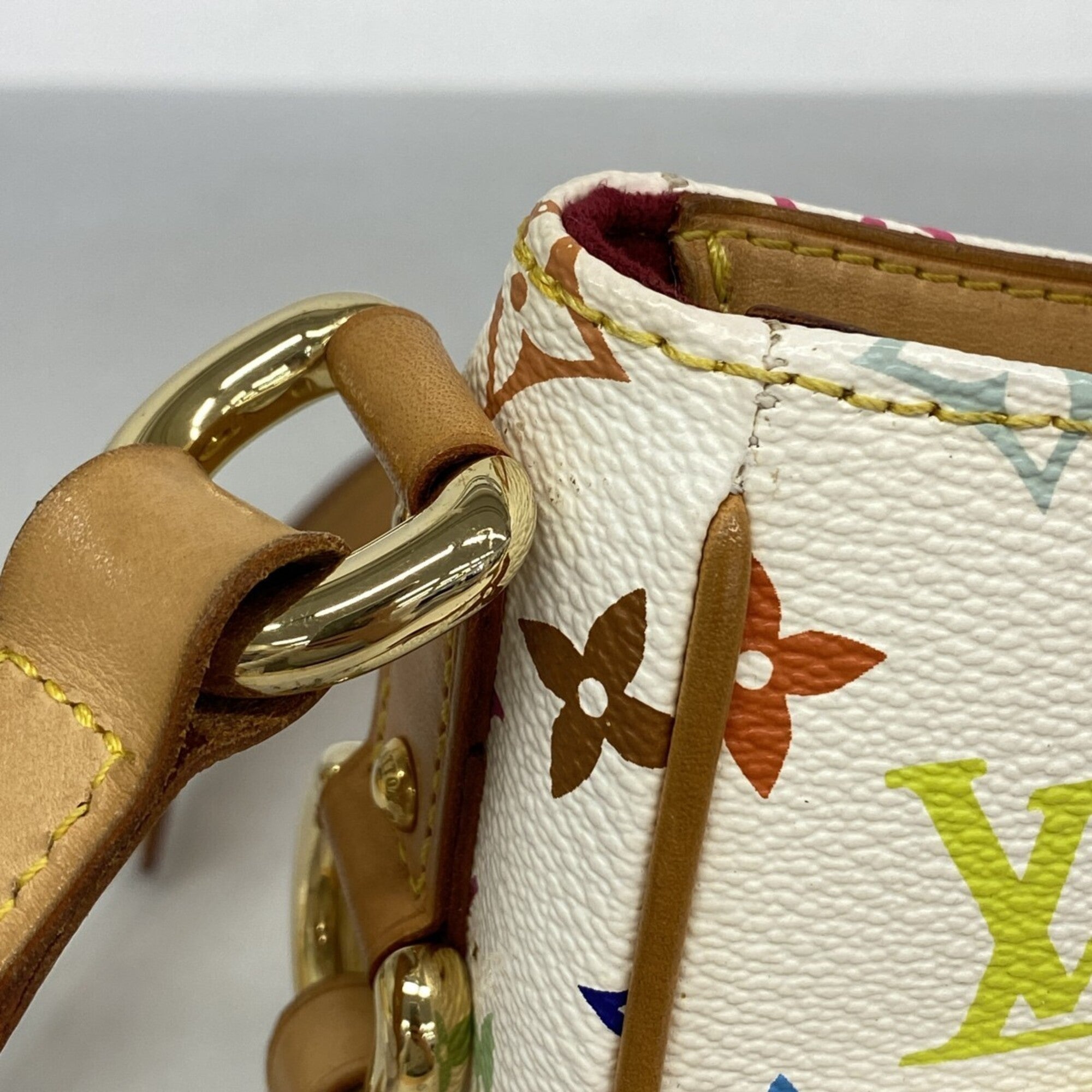 Louis Vuitton White Shoulder Bag (Pre-Owned)