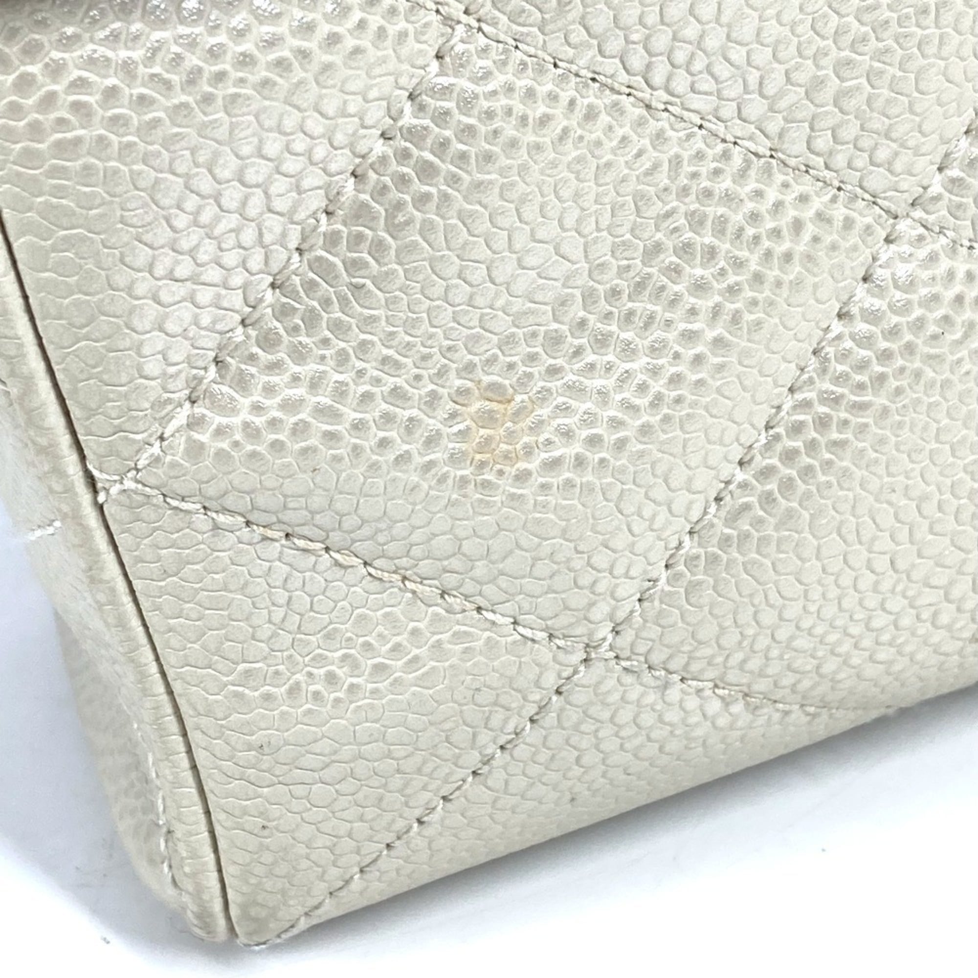 Chanel Matelasse White Grained Calfskin Shoulder Bag (Pre-Owned)