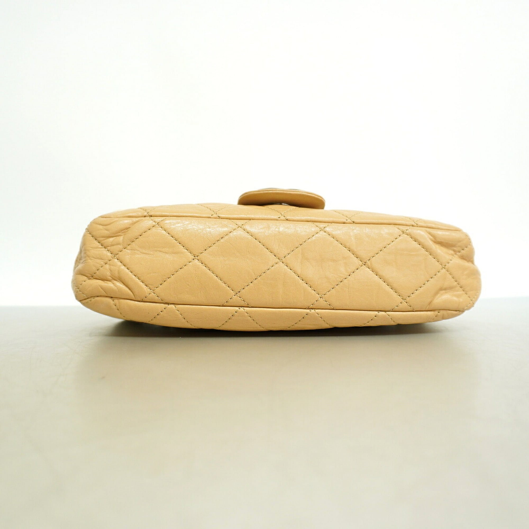 Chanel Brown White Leather Shoulder Bag (Pre-Owned)