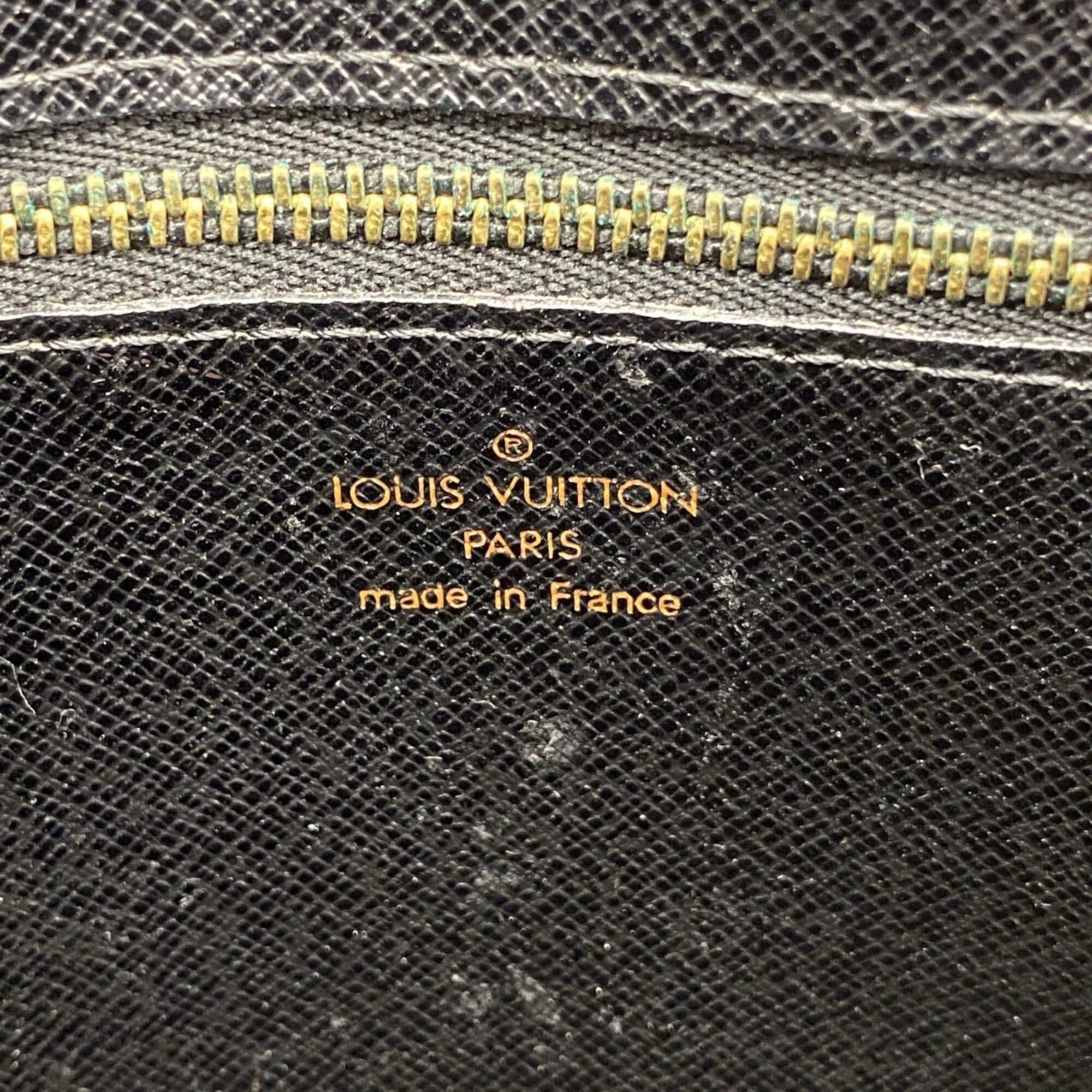 Louis Vuitton Noir Shoulder Bag (Pre-Owned)