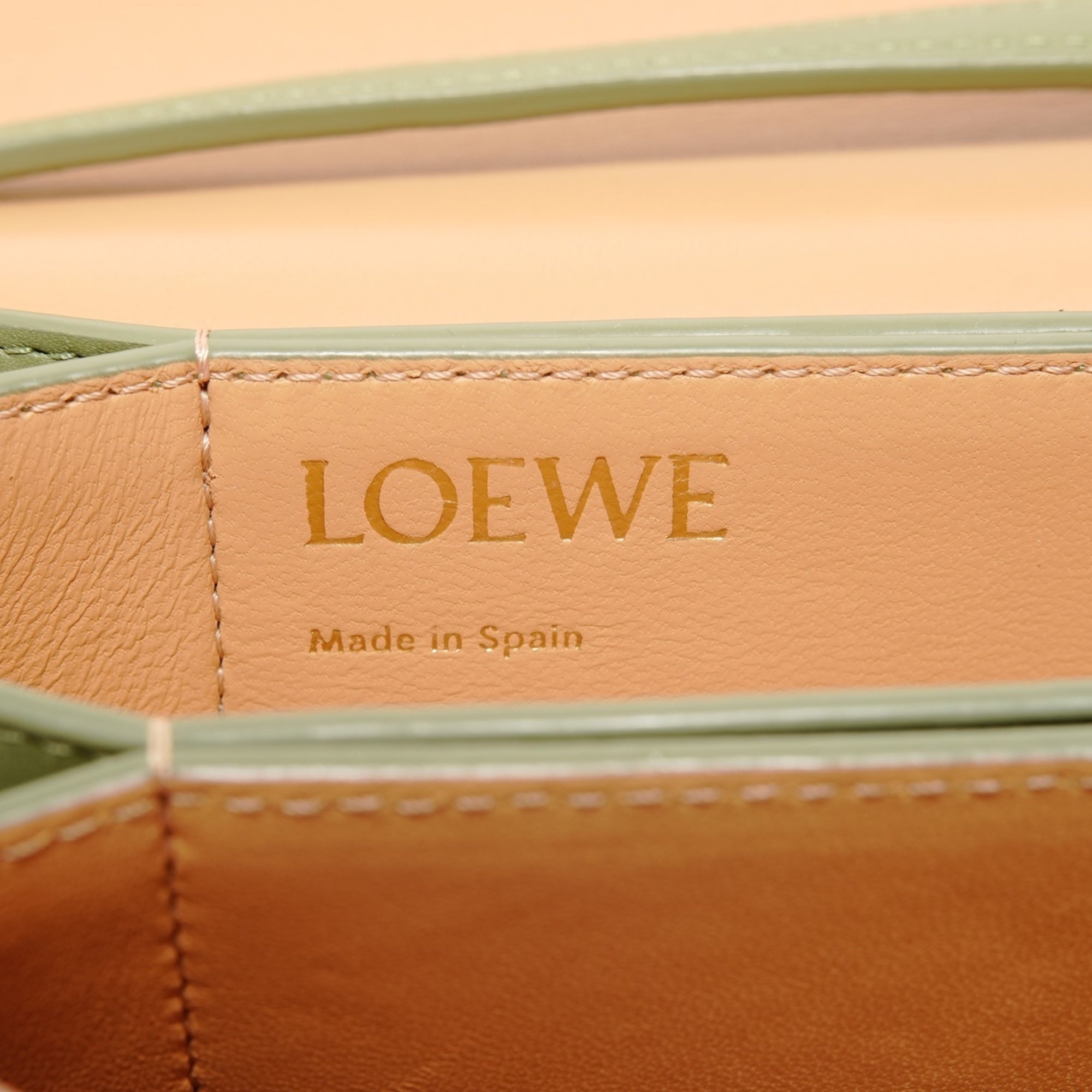 Loewe Green Shoulder Bag (Pre-Owned)