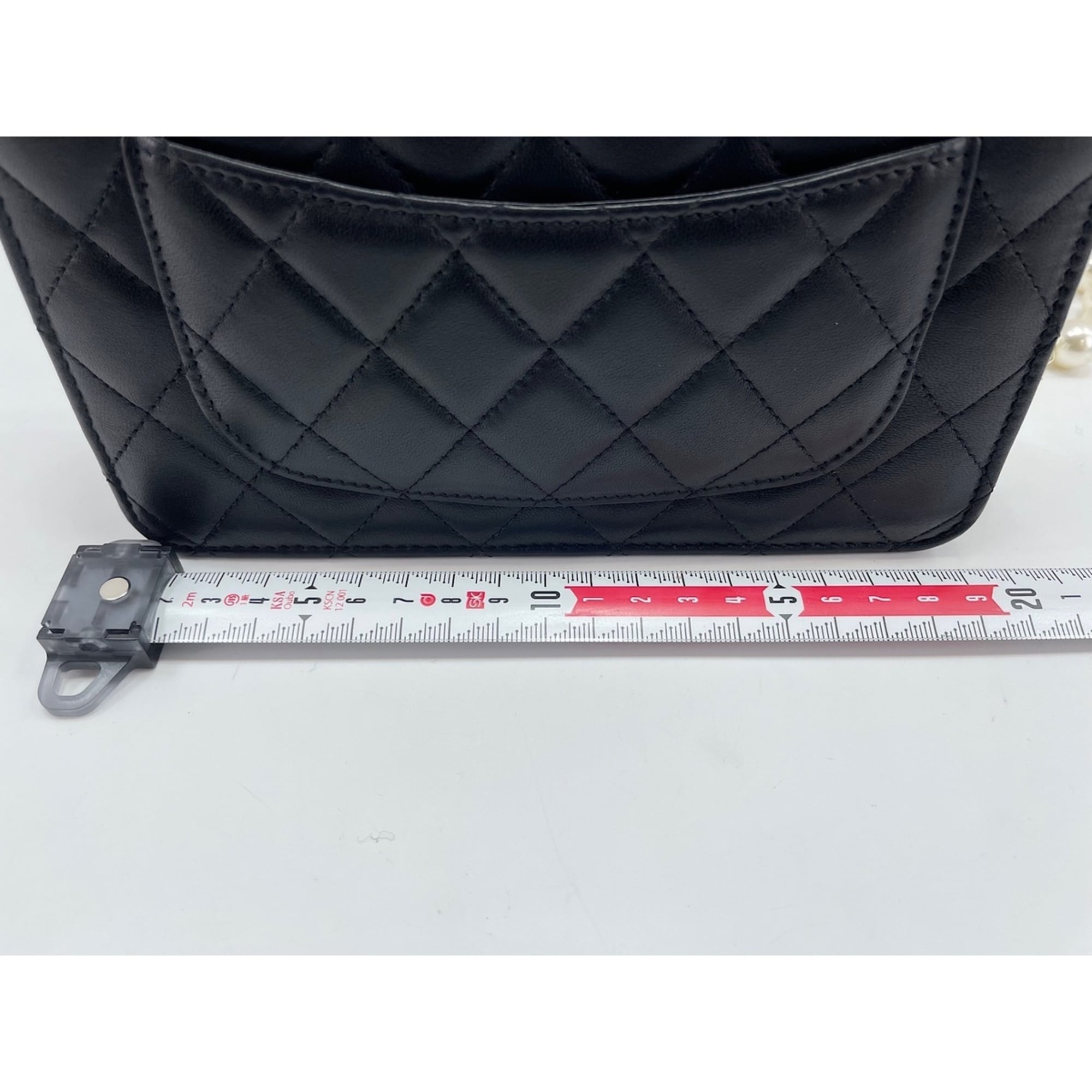 Chanel Black Shoulder Bag (Pre-Owned)