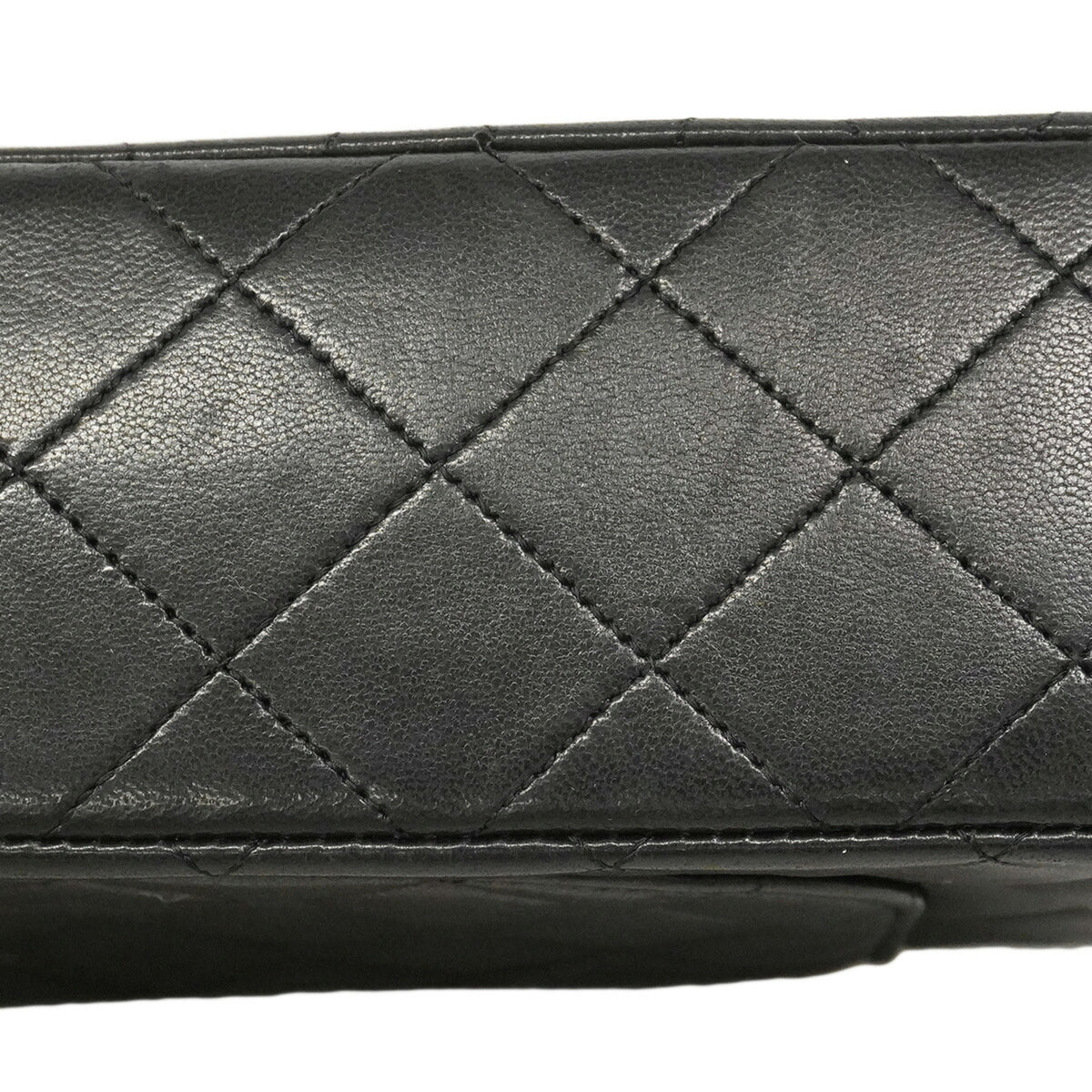 Chanel Black Leather Shoulder Bag (Pre-Owned)