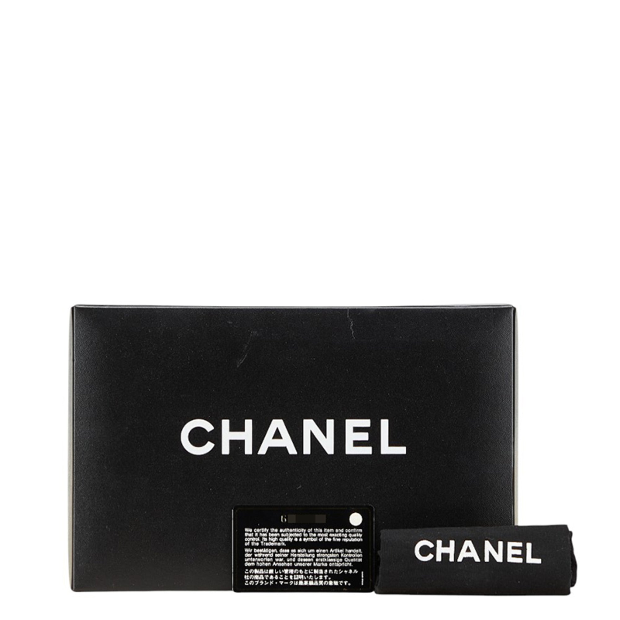 Chanel Matelasse Black Leather Shoulder Bag (Pre-Owned)