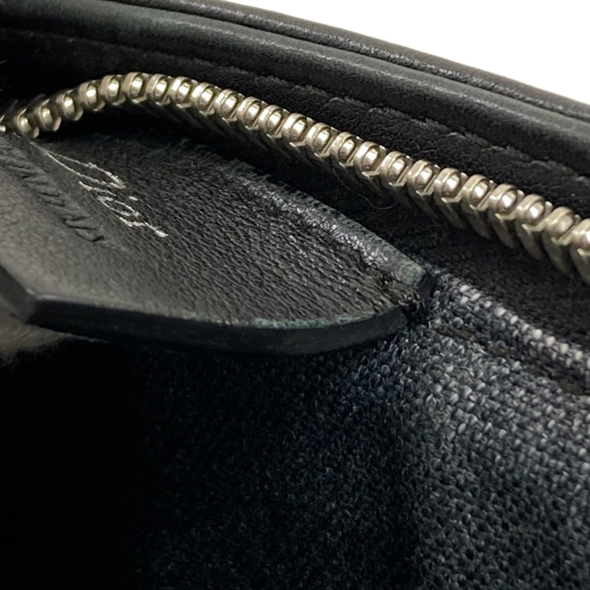 Christian Dior Black Leather Shoulder Bag (Pre-Owned)