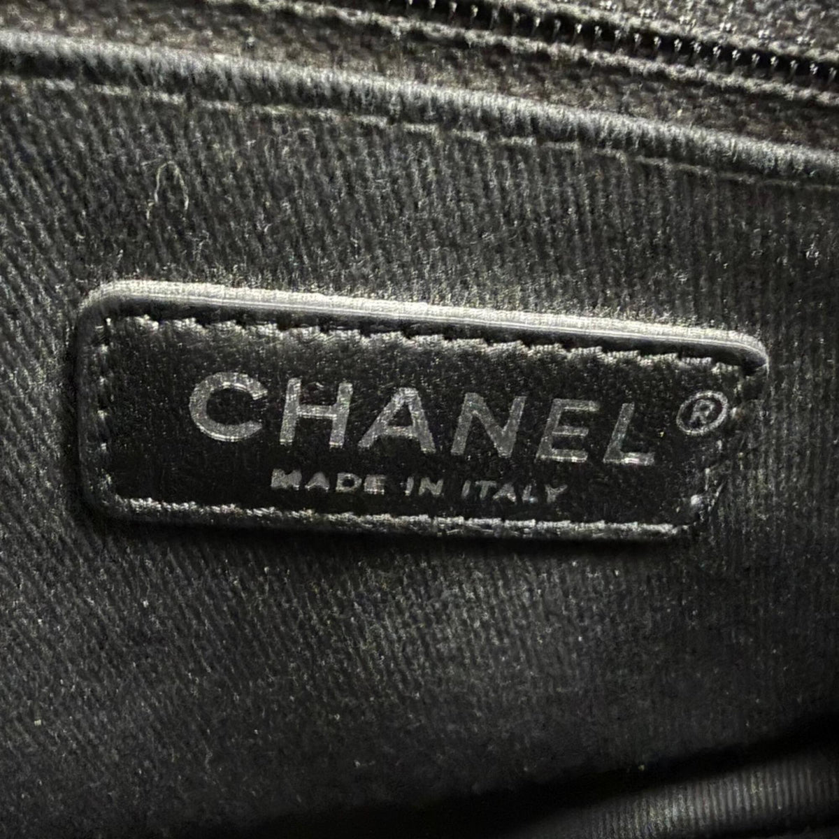 Chanel Black Grained Calfskin Handbag Shoulder Bag (Pre-Owned)