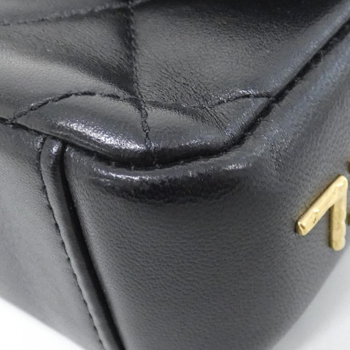 Chanel Black Leather Shoulder Bag (Pre-Owned)