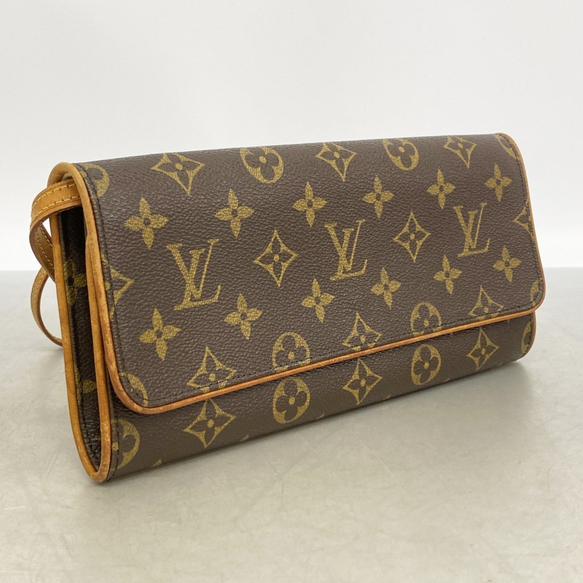 Louis Vuitton Brown Shoulder Bag (Pre-Owned)