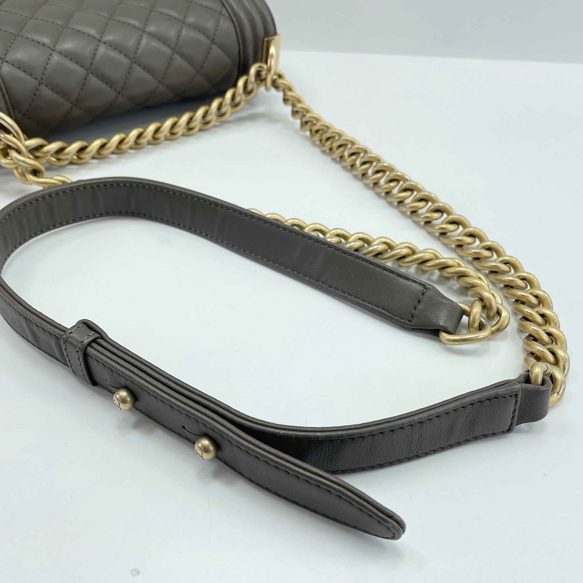 Chanel Boy Chanel Brown Leather Shoulder Bag (Pre-Owned)