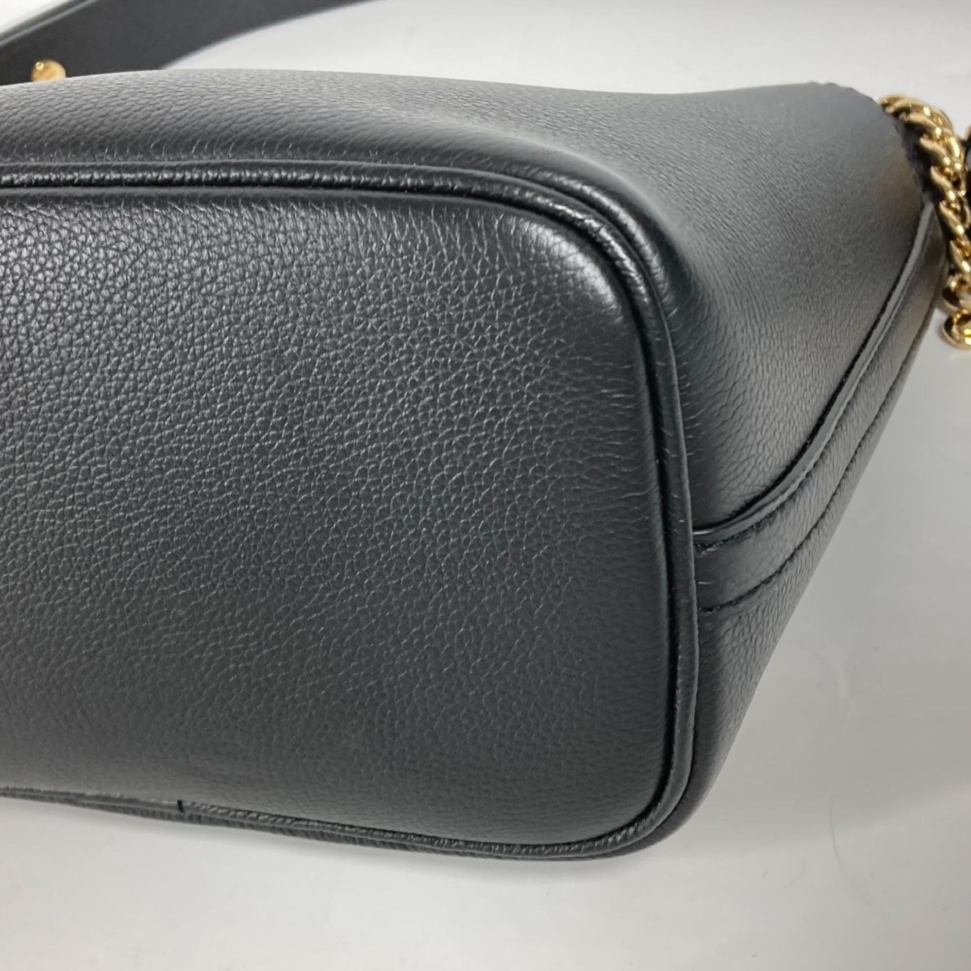 Louis Vuitton Black Leather Shoulder Bag (Pre-Owned)