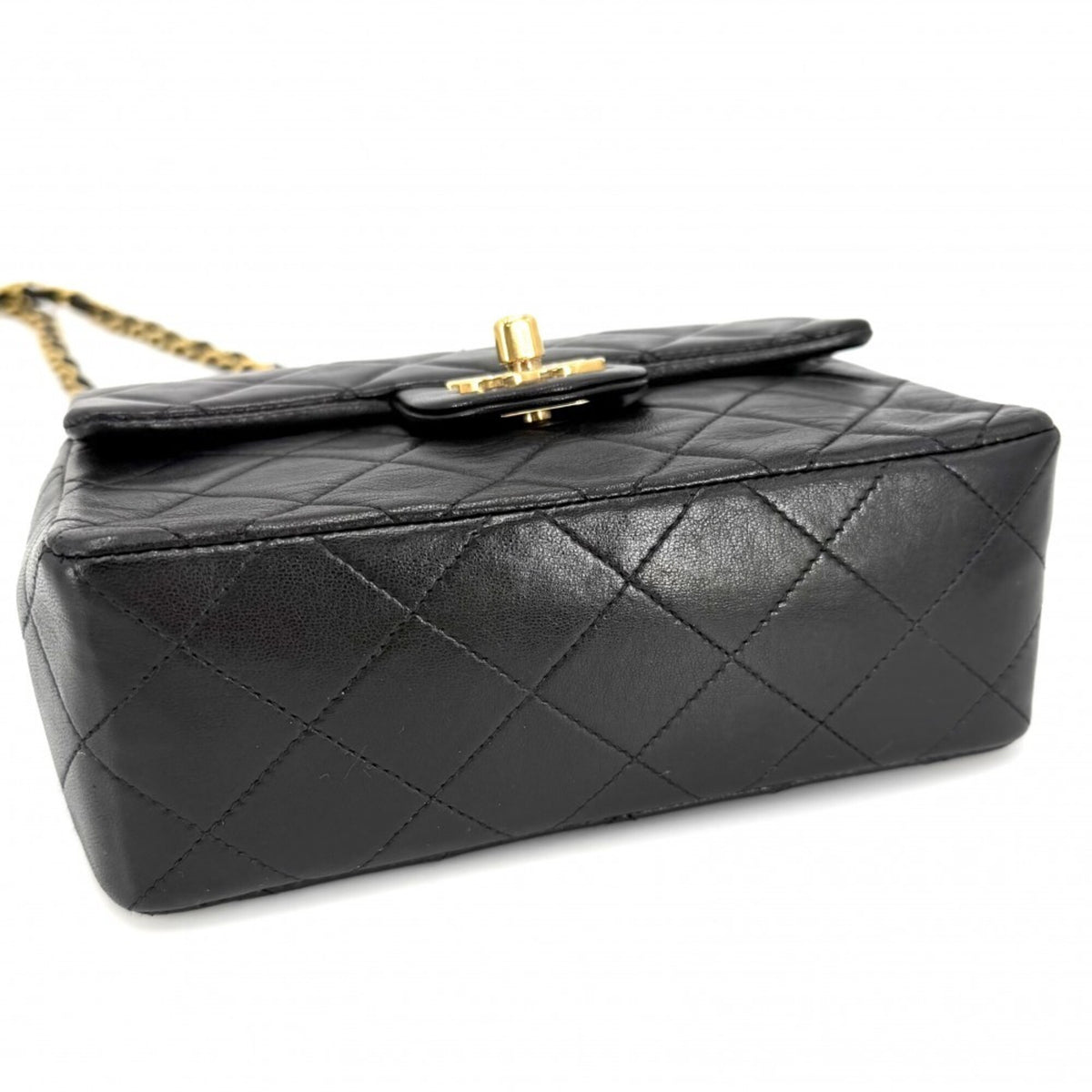 Chanel Black Leather Shoulder Bag (Pre-Owned)