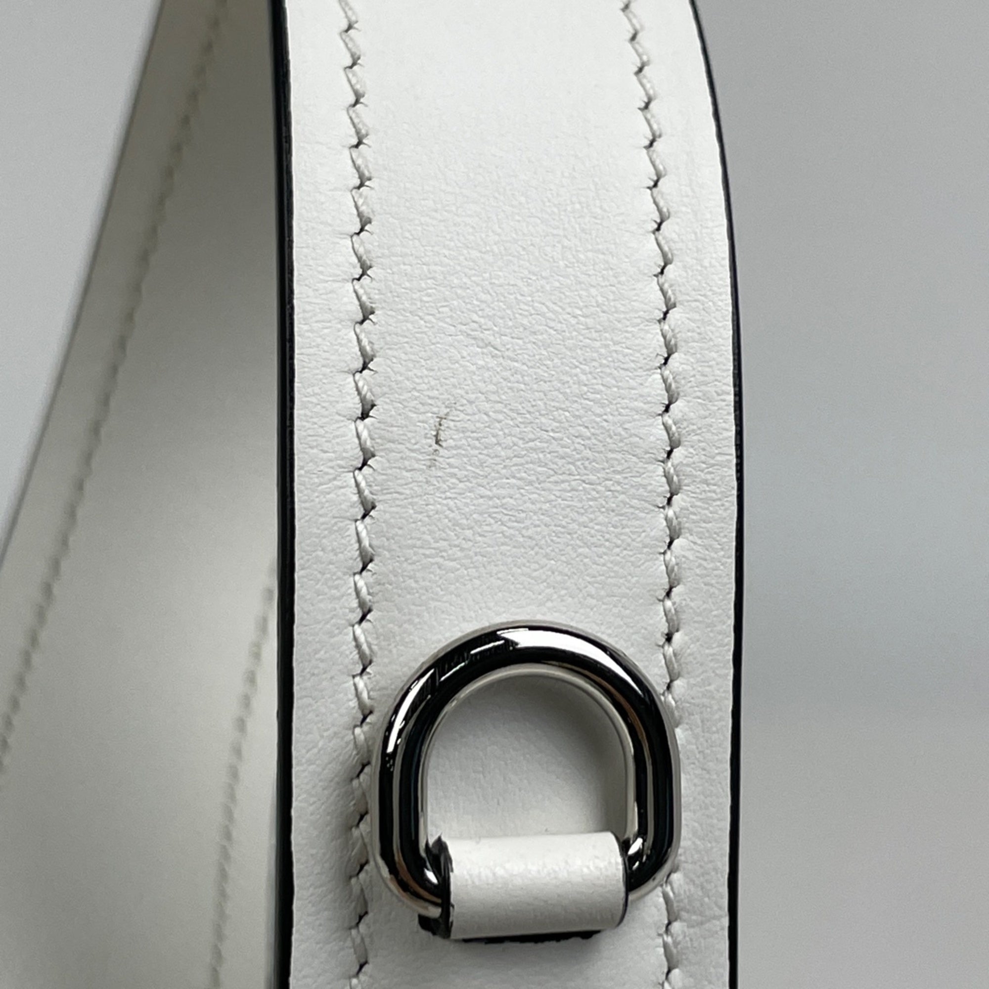 Prada White Leather Shoulder Bag (Pre-Owned)