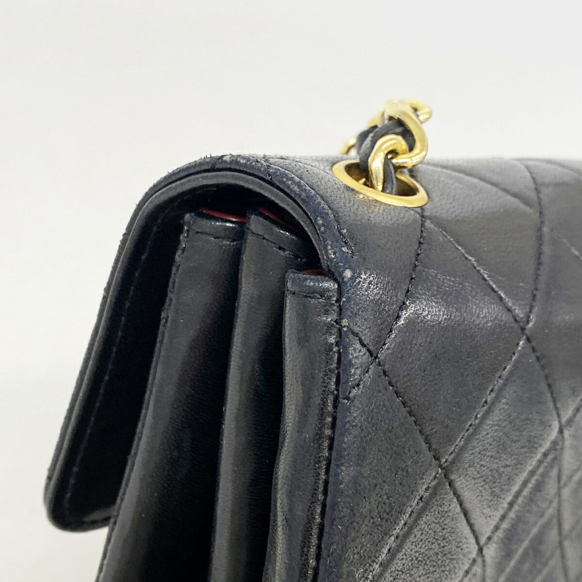 Chanel Black Leather Shoulder Bag (Pre-Owned)