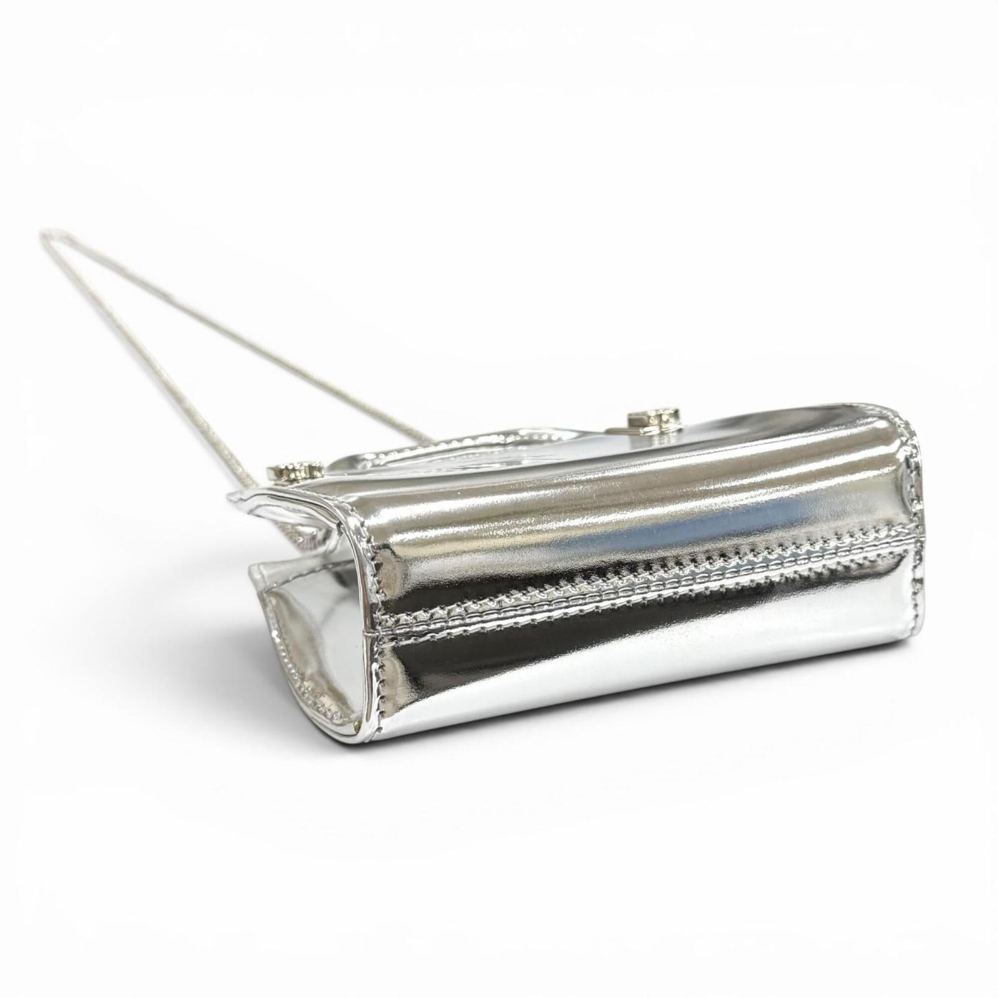 Salvatore Ferragamo Silver Leather Pouch Shoulder Bag (Pre-Owned)