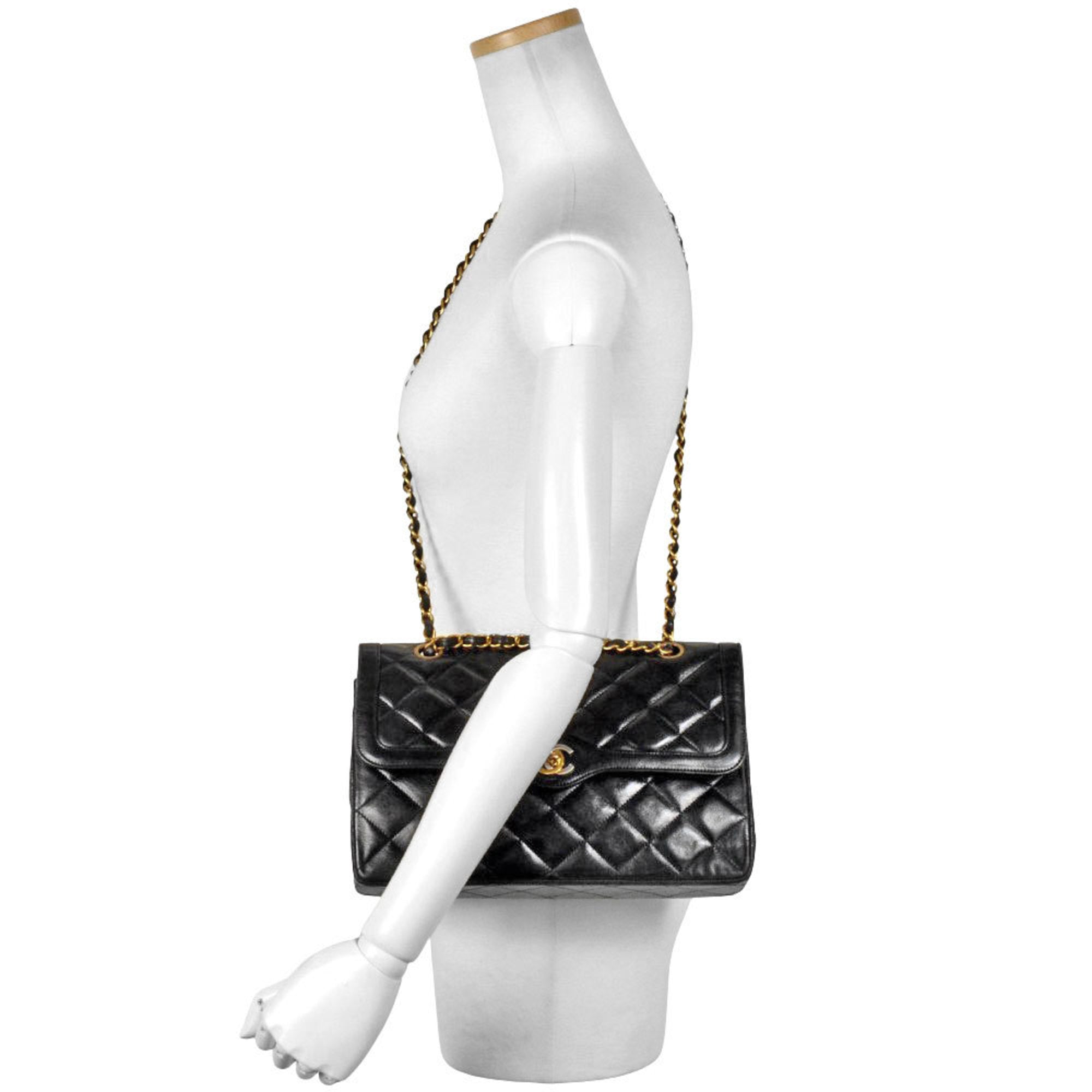 Chanel Black Leather Shoulder Bag (Pre-Owned)