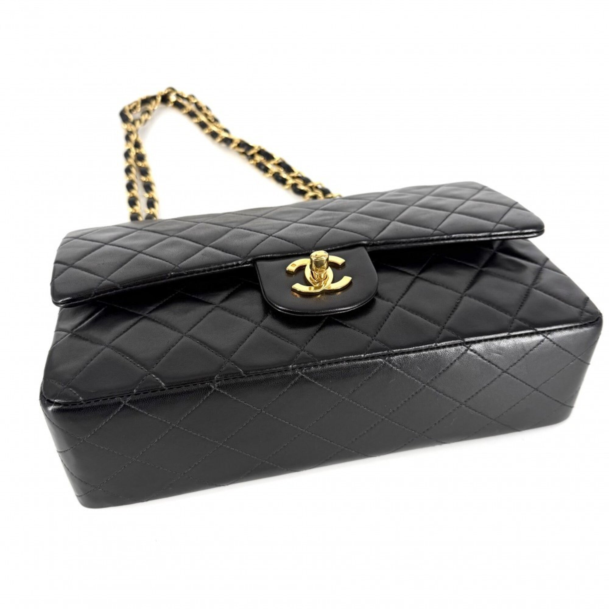 Chanel Matelasse Black Leather Shoulder Bag (Pre-Owned)