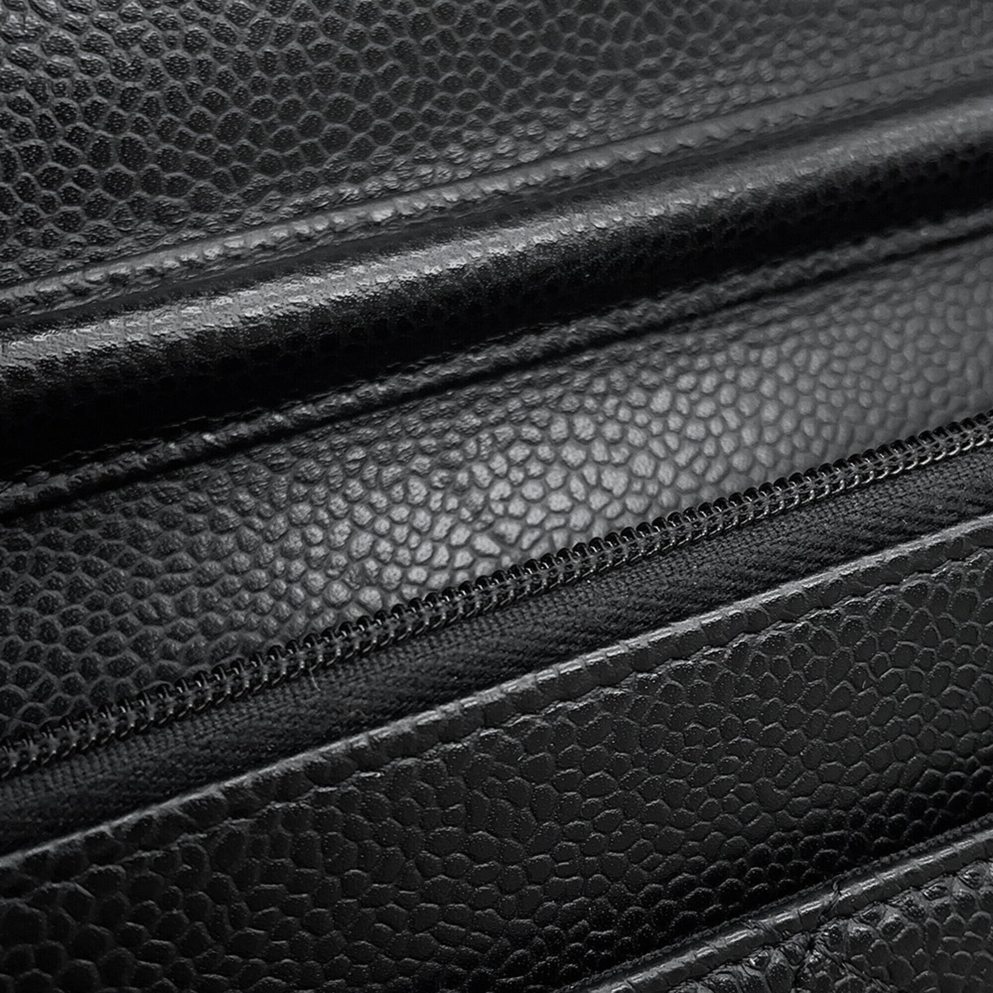 Chanel Black Grained Calfskin Chain/Shoulder Wallet (Pre-Owned)