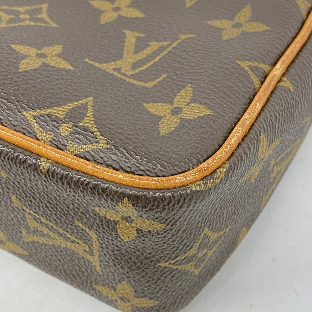 Louis Vuitton Brown Clutch Bag (Pre-Owned)