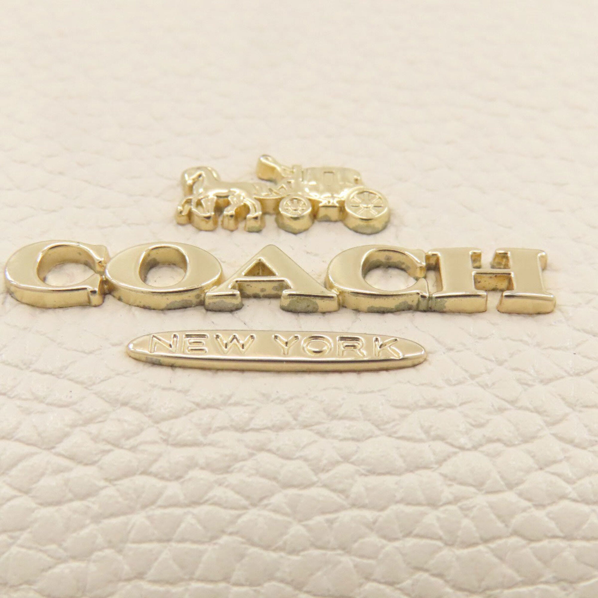 Coach White Leather Shoulder Bag (Pre-Owned)