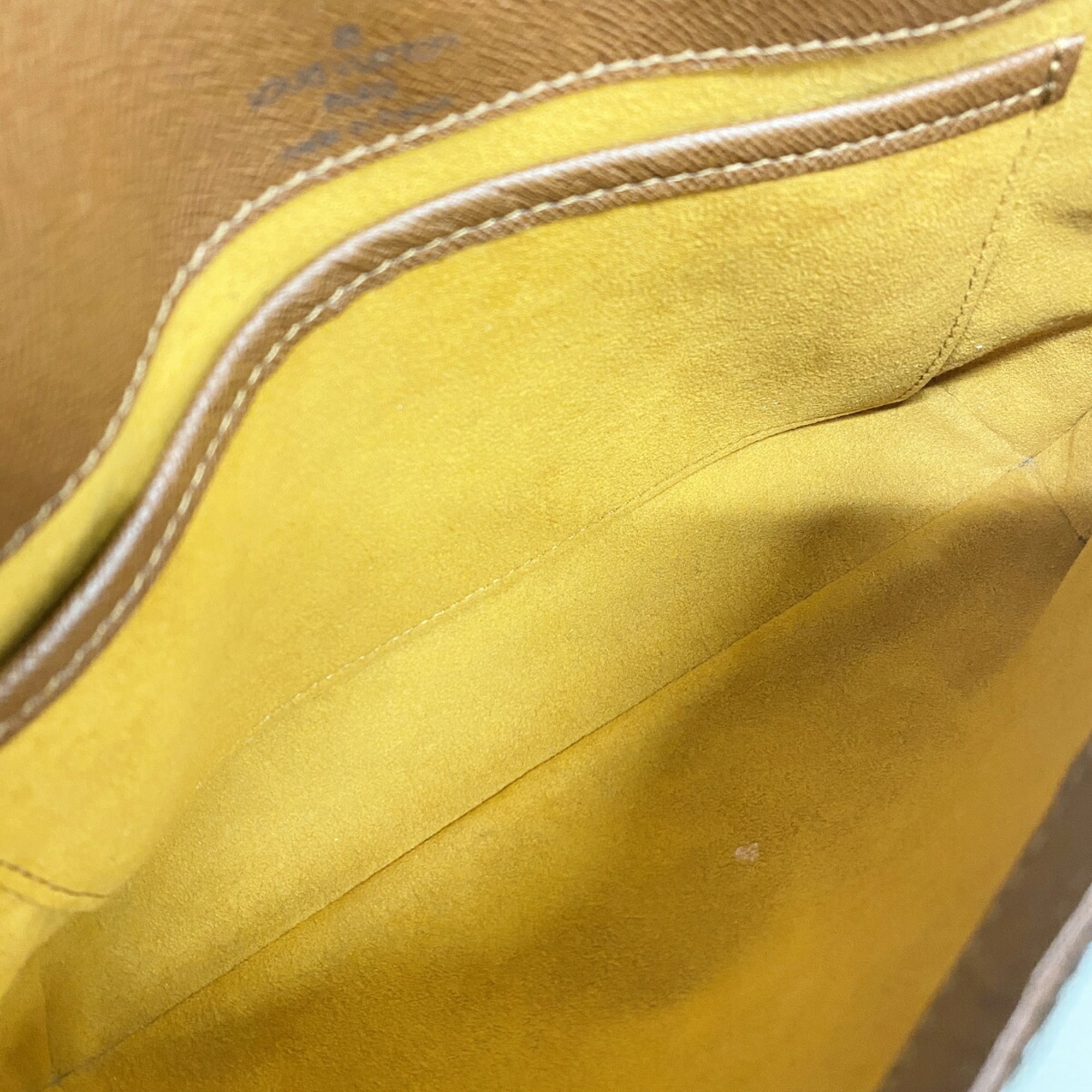 Louis Vuitton Brown Shoulder Bag (Pre-Owned)