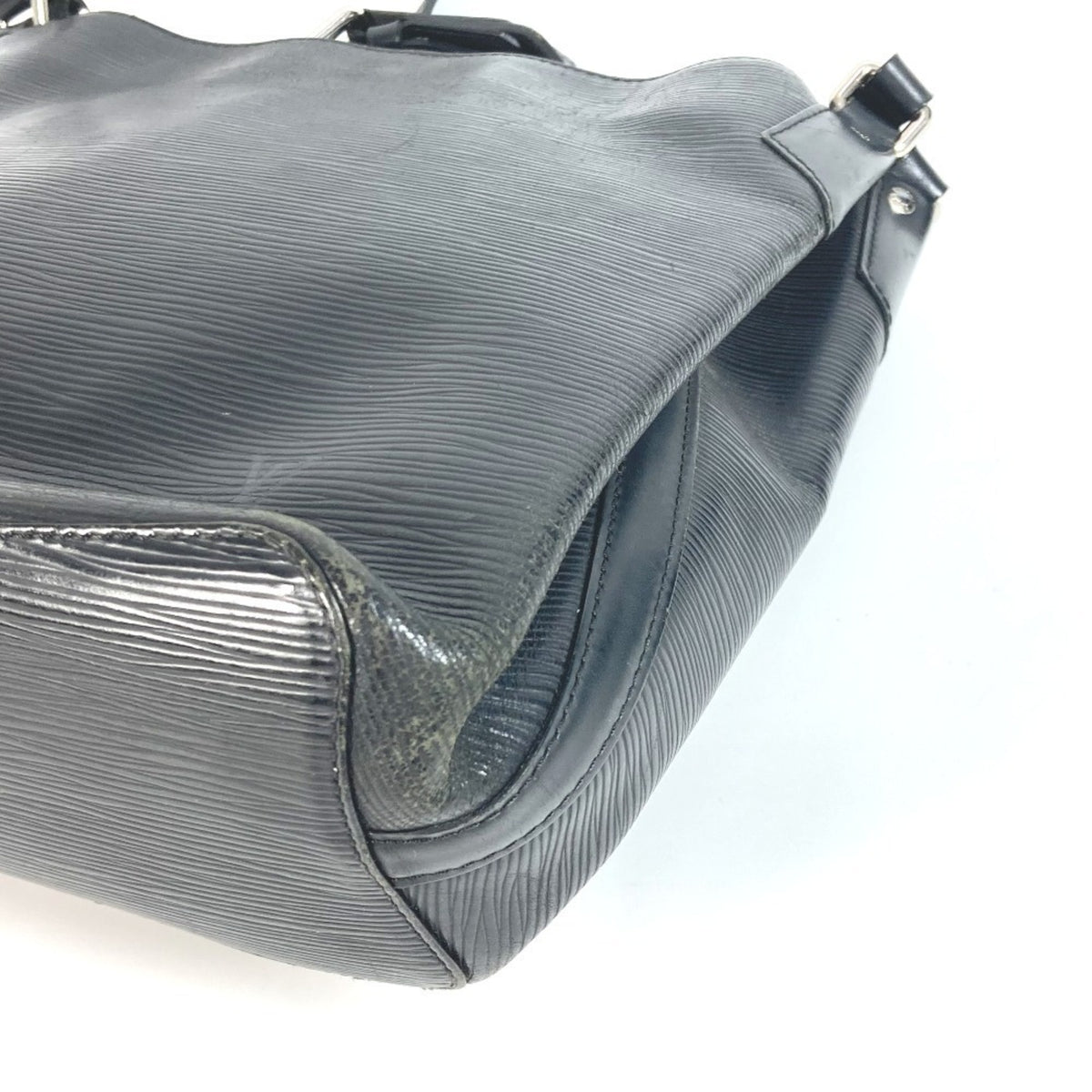 Louis Vuitton Black Noir Epi Leather Shoulder Bag (Pre-Owned)