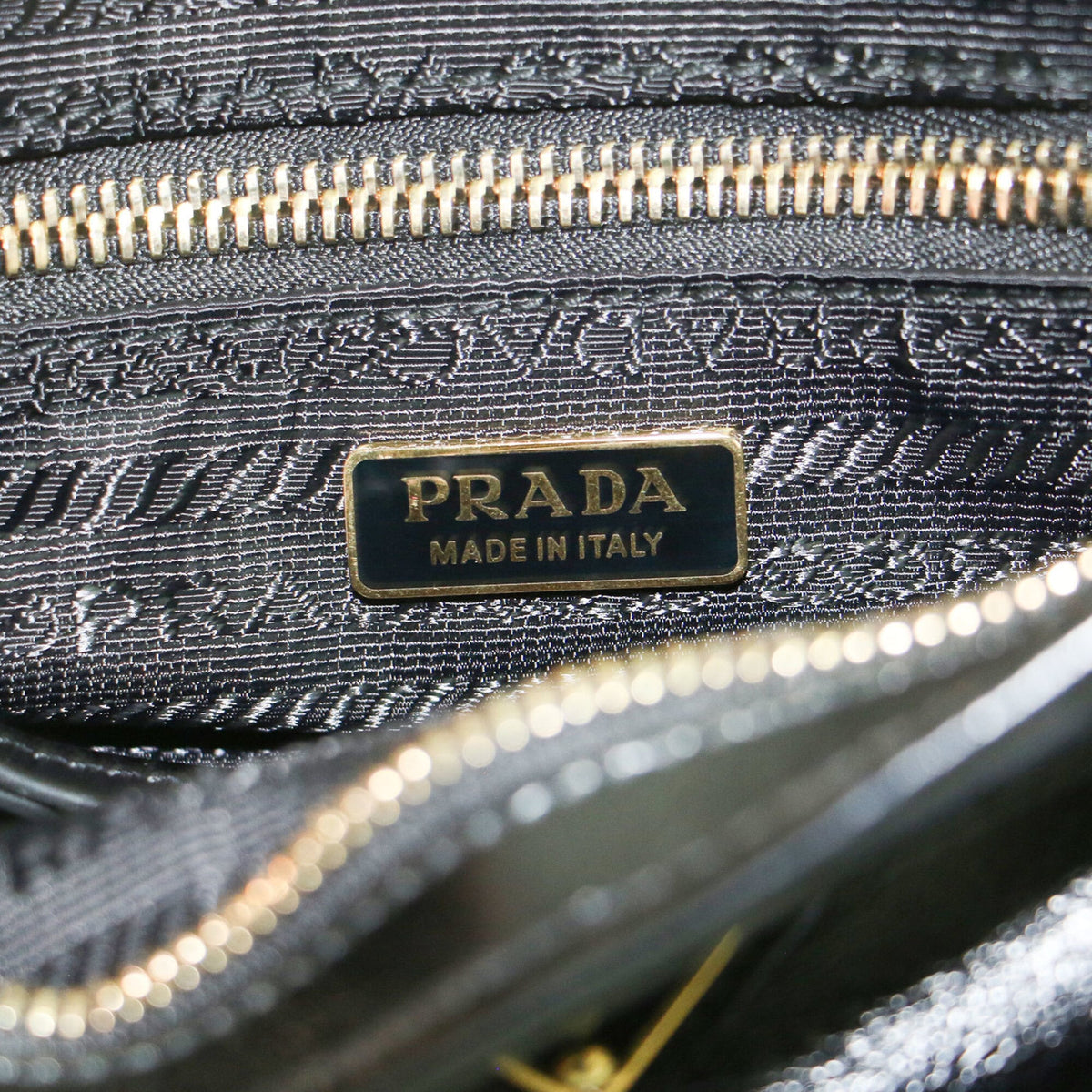 Prada Black Leather Handbag Shoulder Bag (Pre-Owned)