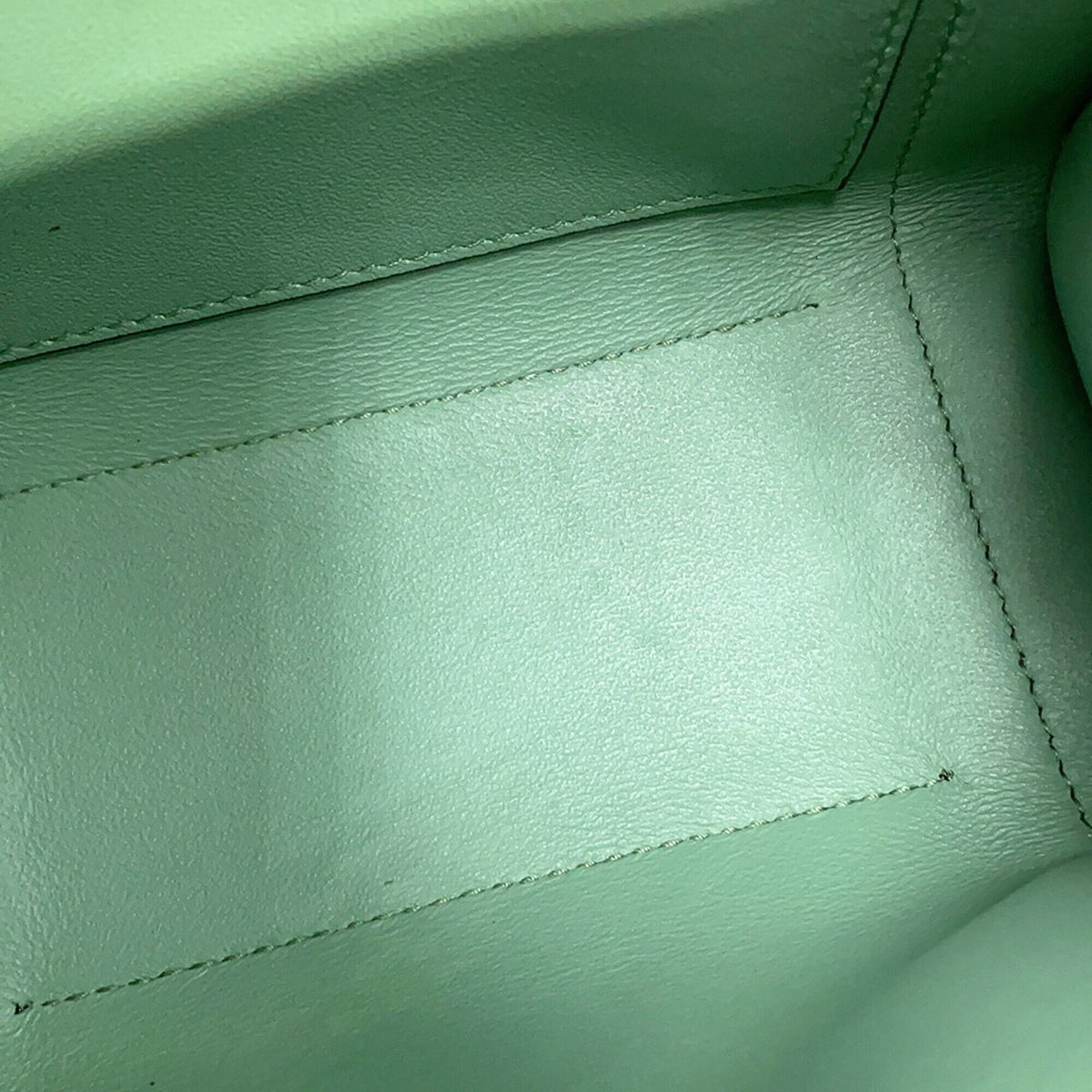 Salvatore Ferragamo Light Green Leather Shoulder Bag (Pre-Owned)