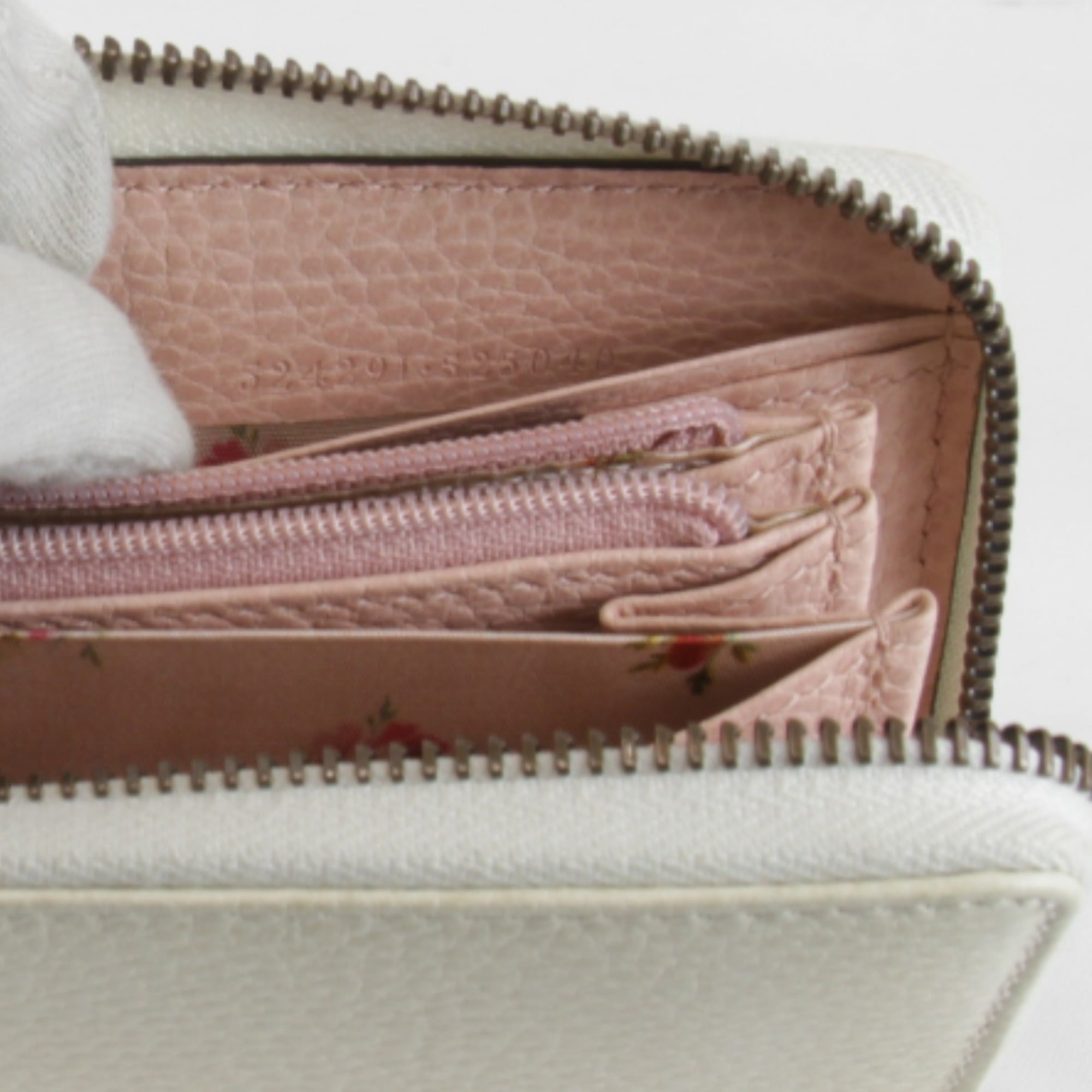 Gucci White Leather Long Wallet (Bi-Fold) (Pre-Owned)